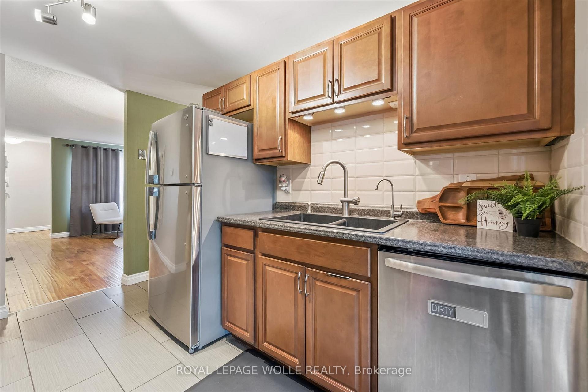 Photo 11 of 460 Parkview Crescent, Cambridge, Preston Heights — HOMEH