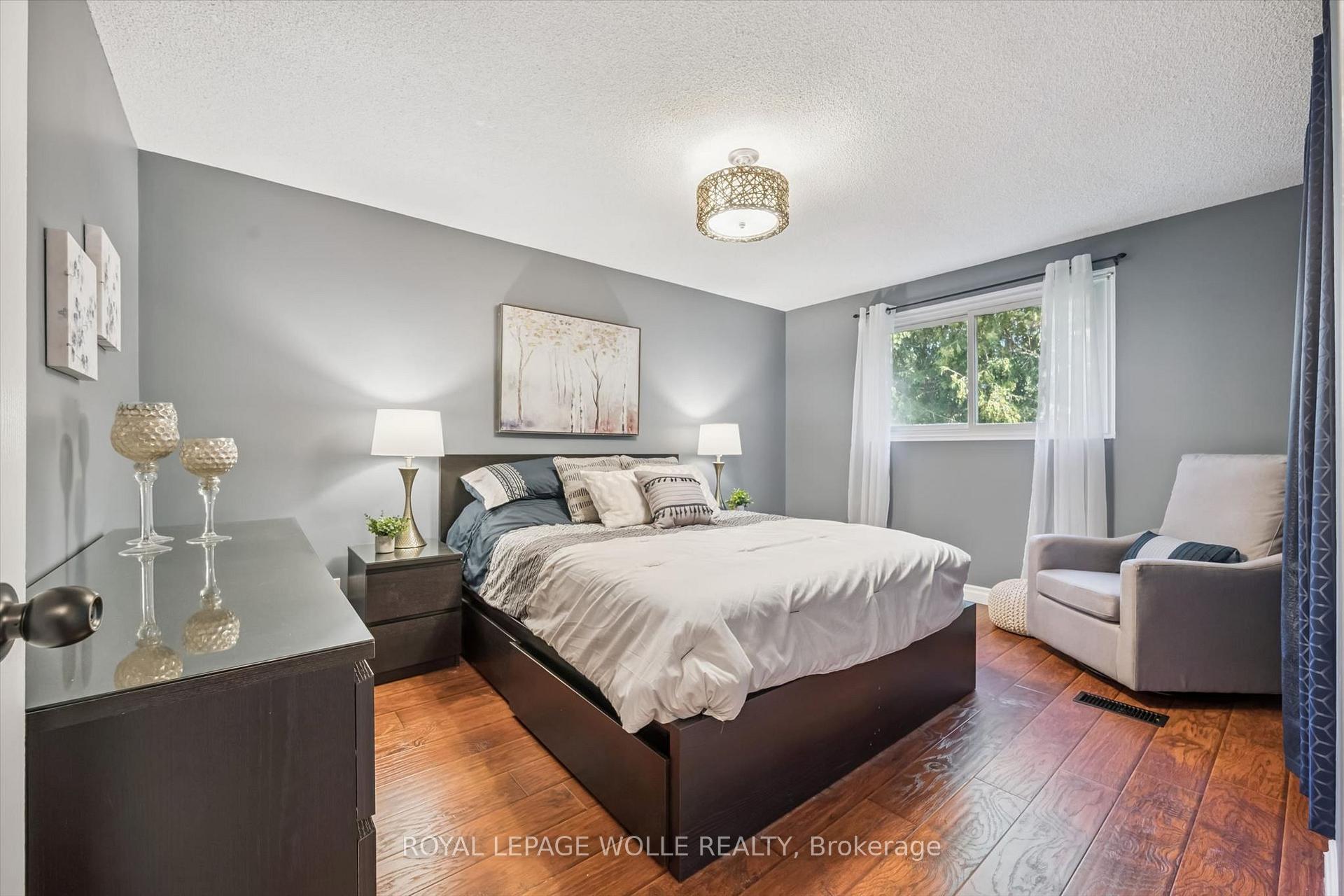 Photo 13 of 460 Parkview Crescent, Cambridge, Preston Heights — HOMEH