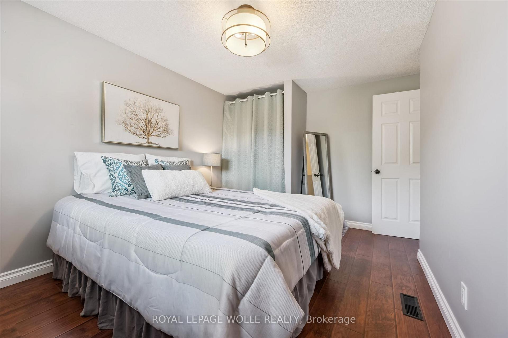 Photo 16 of 460 Parkview Crescent, Cambridge, Preston Heights — HOMEH