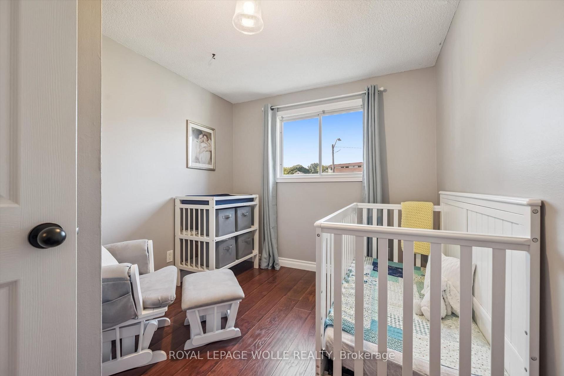 Photo 17 of 460 Parkview Crescent, Cambridge, Preston Heights — HOMEH