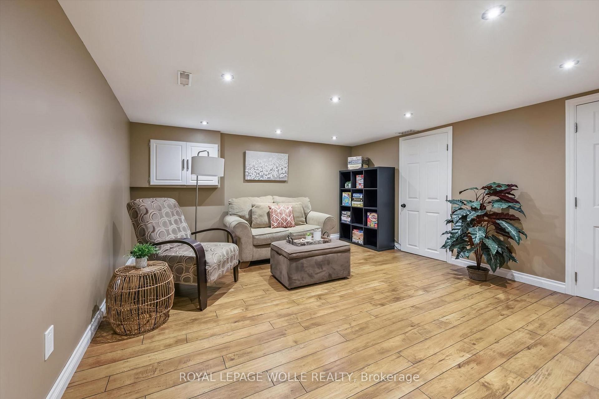 Photo 20 of 460 Parkview Crescent, Cambridge, Preston Heights — HOMEH
