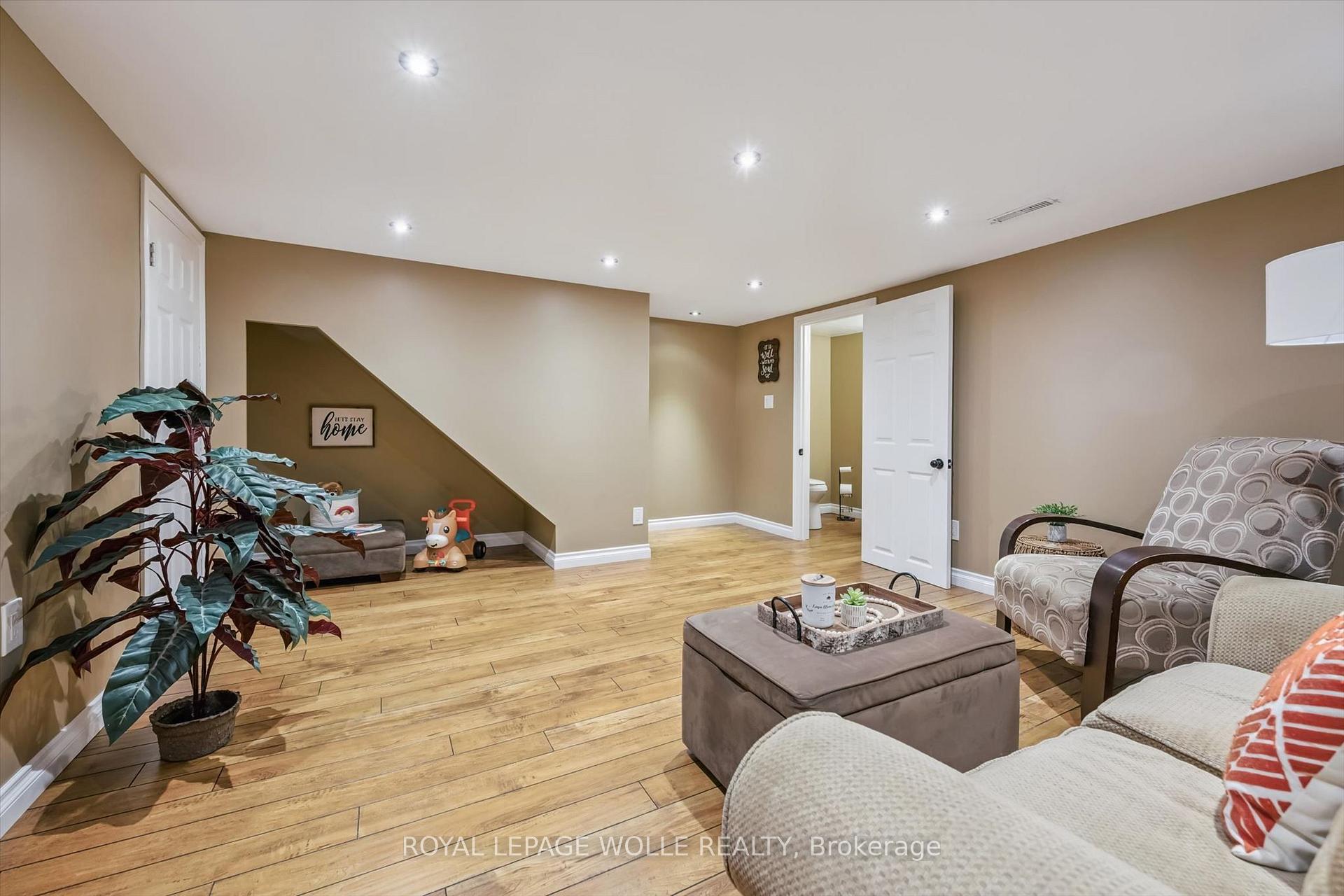 Photo 21 of 460 Parkview Crescent, Cambridge, Preston Heights — HOMEH