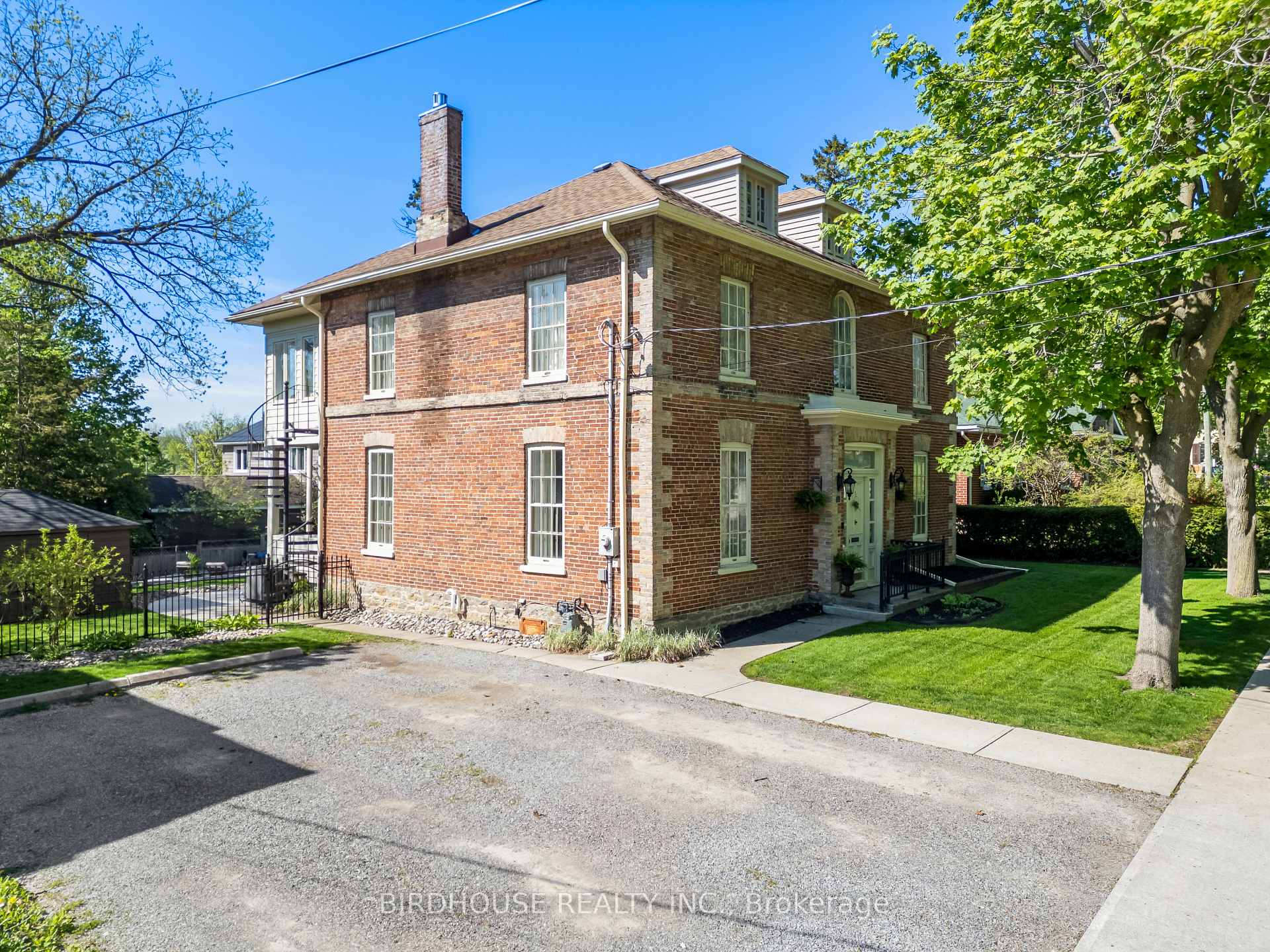 Photo 3 of 69 Bond Street W, Kawartha Lakes, Lindsay — HOMEH