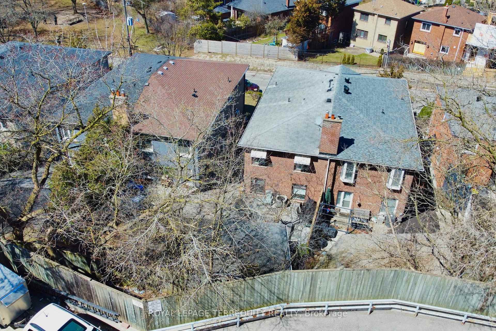 Photo 3 of 29 Love Crescent, Toronto, East End-Danforth — HOMEH