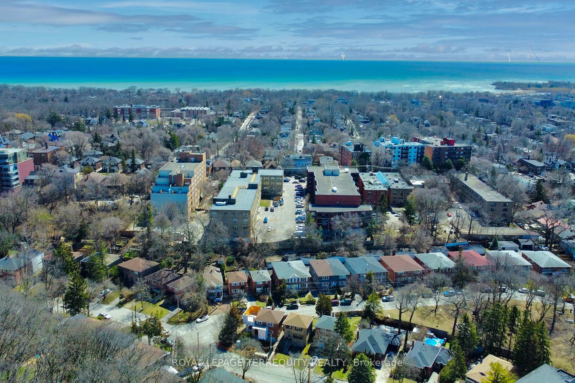 Photo 4 of 29 Love Crescent, Toronto, East End-Danforth — HOMEH