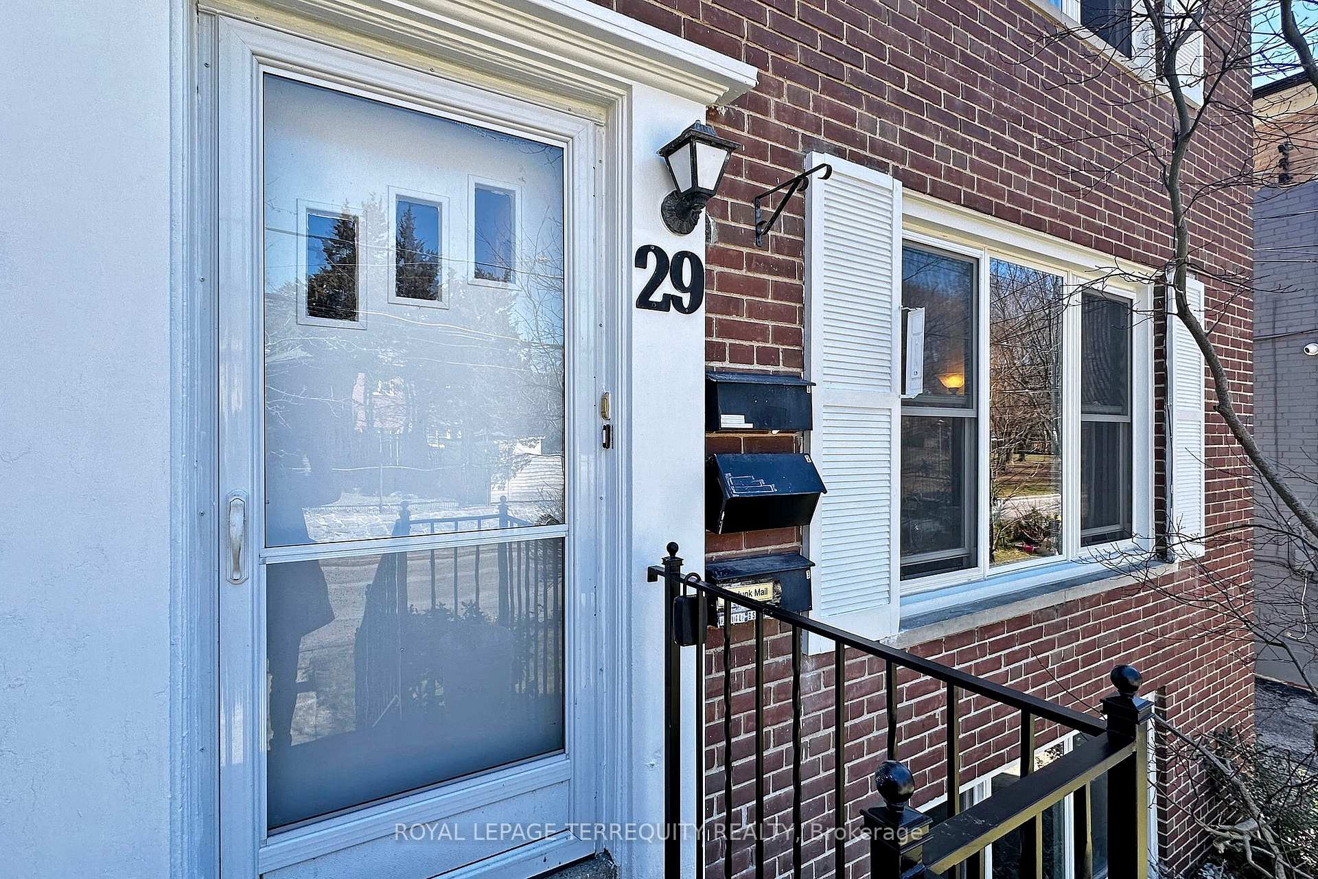 Photo 11 of 29 Love Crescent, Toronto, East End-Danforth — HOMEH