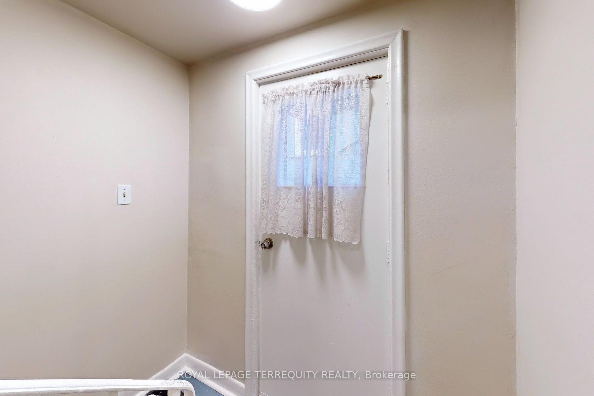 Photo 12 of 29 Love Crescent, Toronto, East End-Danforth — HOMEH
