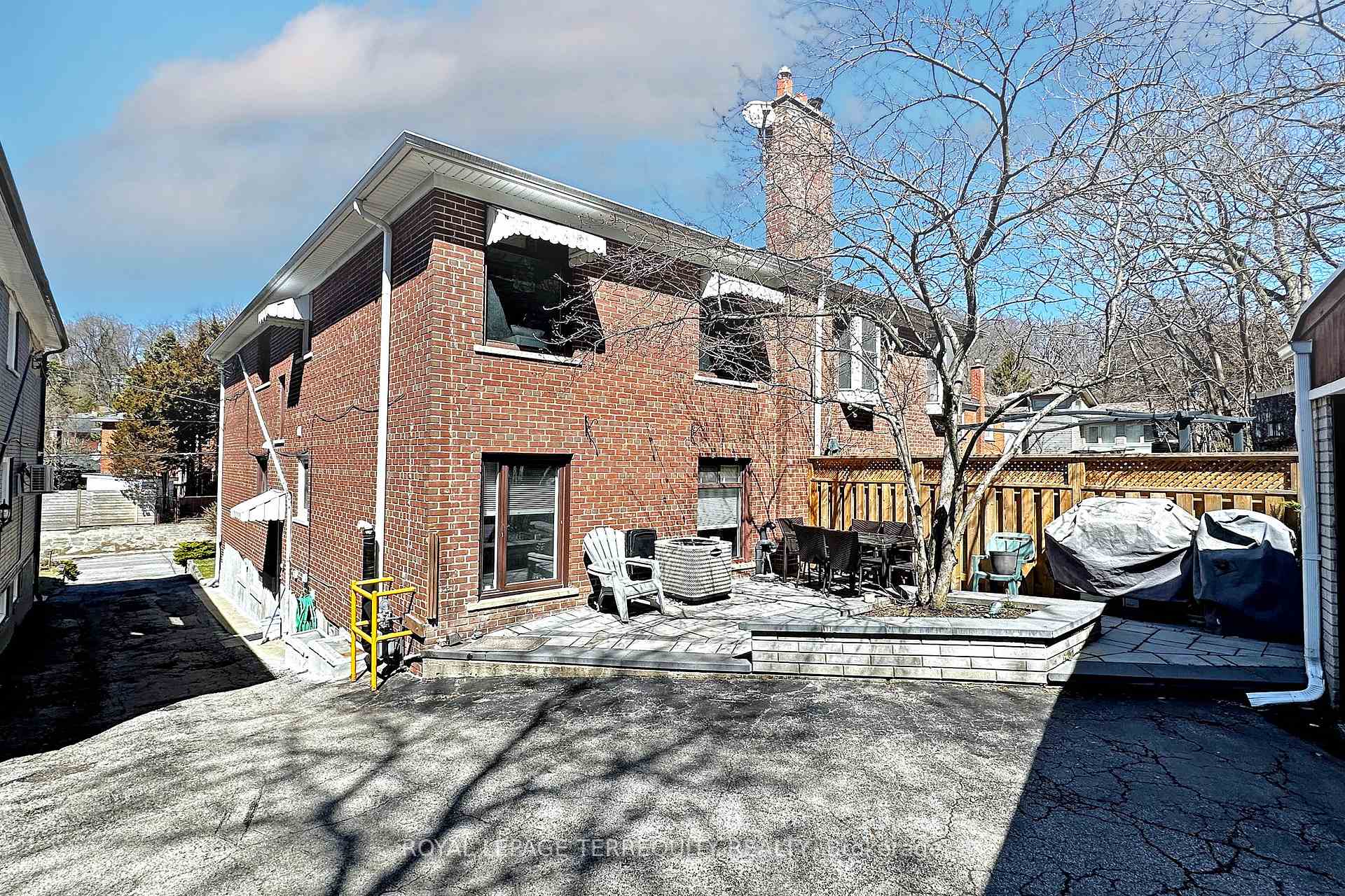 Photo 13 of 29 Love Crescent, Toronto, East End-Danforth — HOMEH
