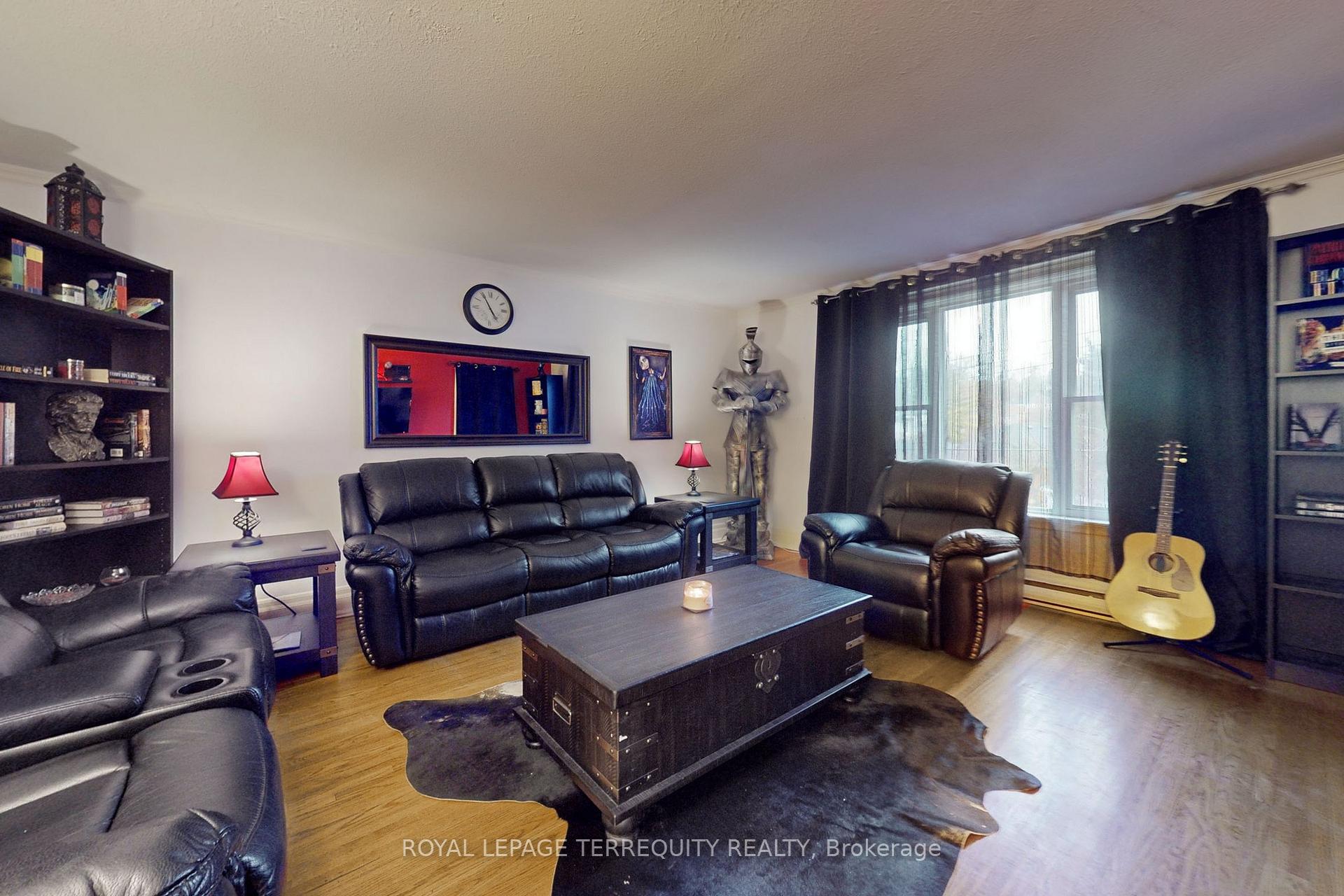 Photo 17 of 29 Love Crescent, Toronto, East End-Danforth — HOMEH