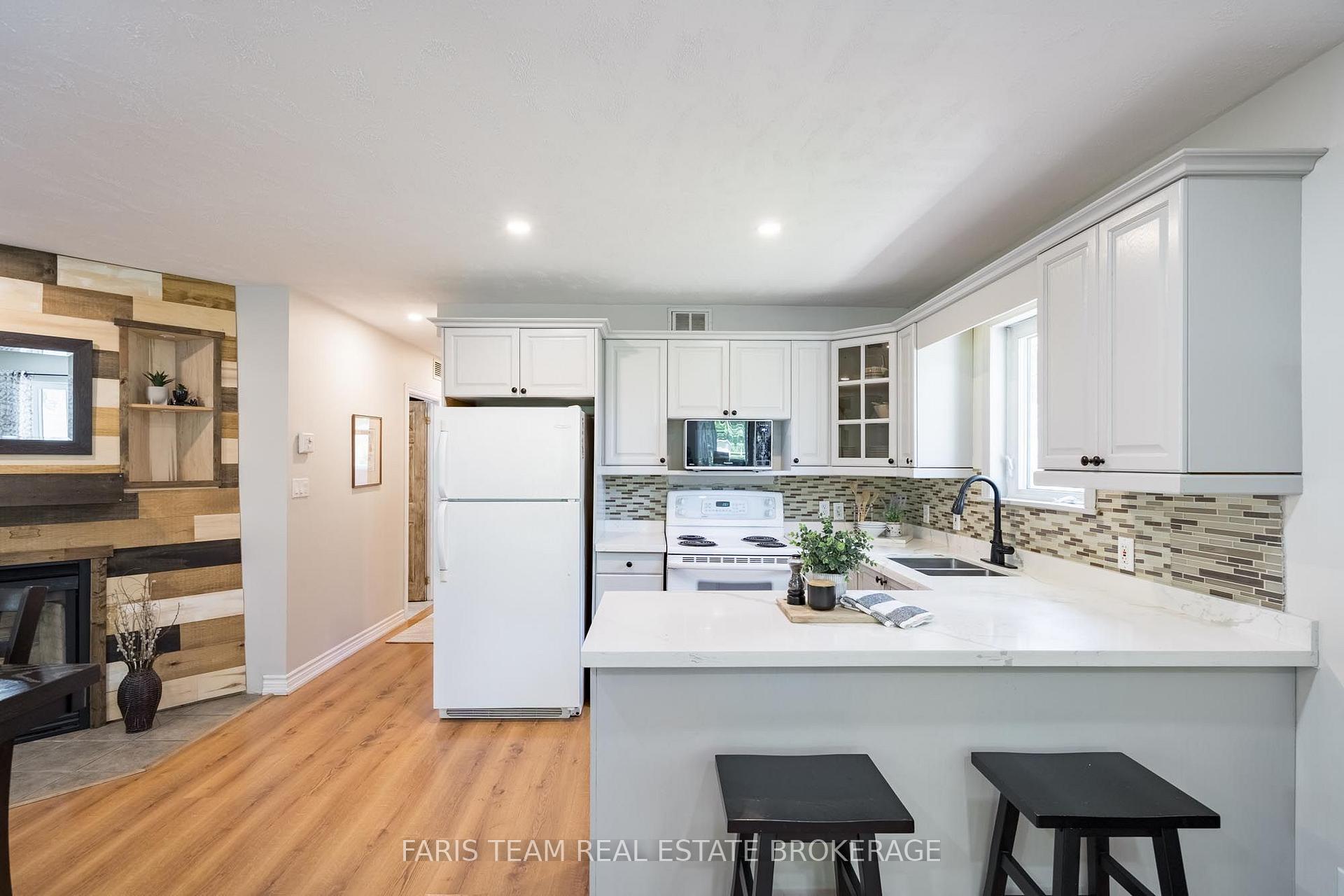 Photo 5 of 4654 Iron Bridge Lane, Severn, Washago — HOMEH