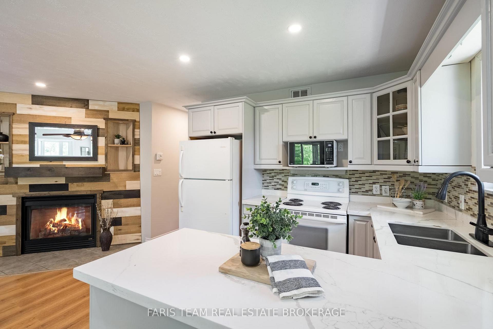Photo 6 of 4654 Iron Bridge Lane, Severn, Washago — HOMEH