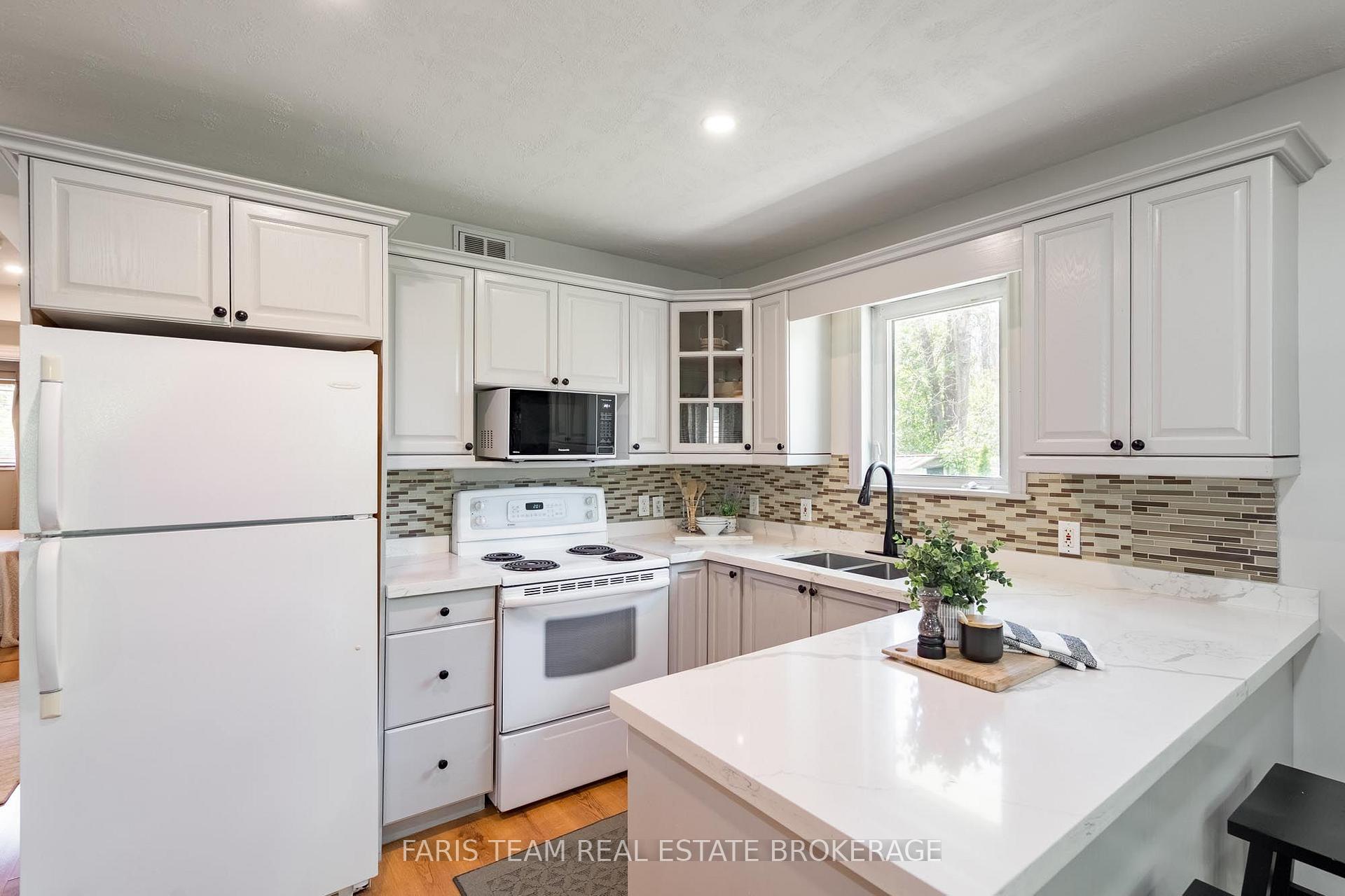 Photo 7 of 4654 Iron Bridge Lane, Severn, Washago — HOMEH