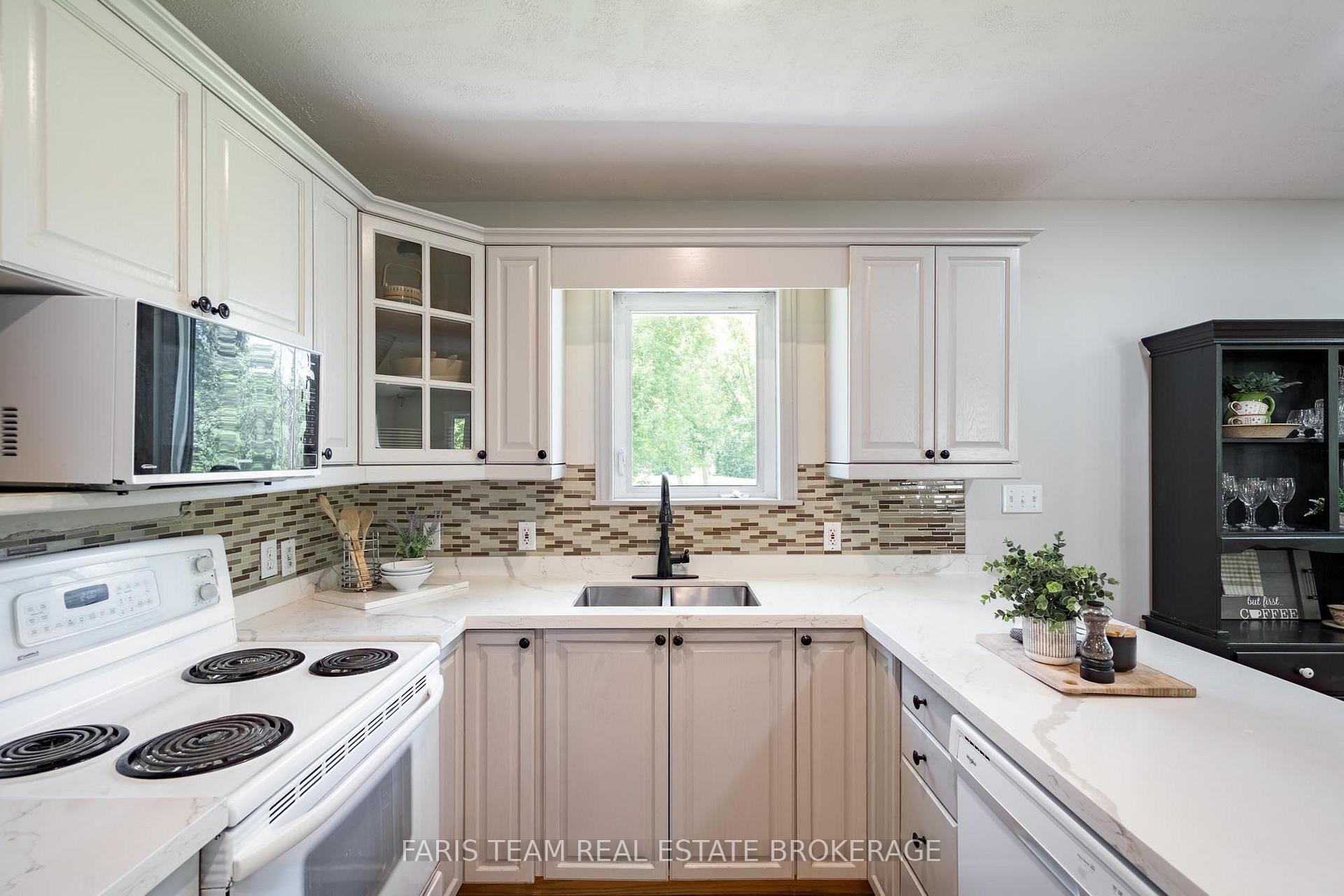 Photo 8 of 4654 Iron Bridge Lane, Severn, Washago — HOMEH