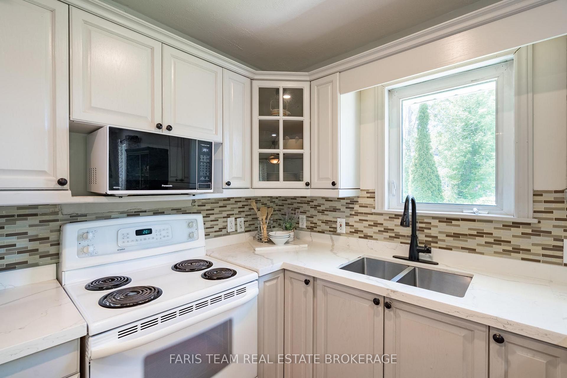 Photo 9 of 4654 Iron Bridge Lane, Severn, Washago — HOMEH
