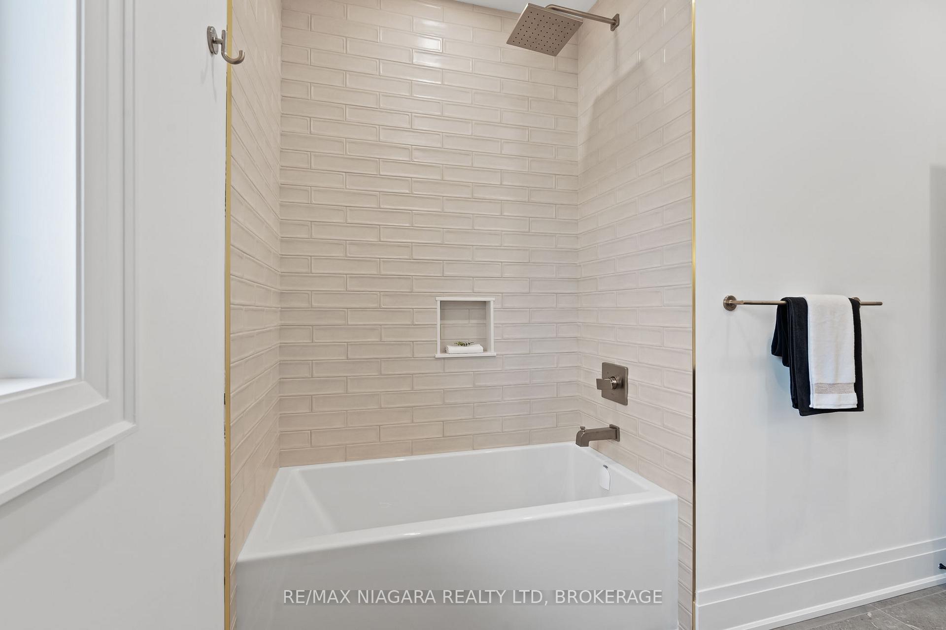 Photo 10 of 21 Accursi Crescent, Pelham, Fonthill — HOMEH