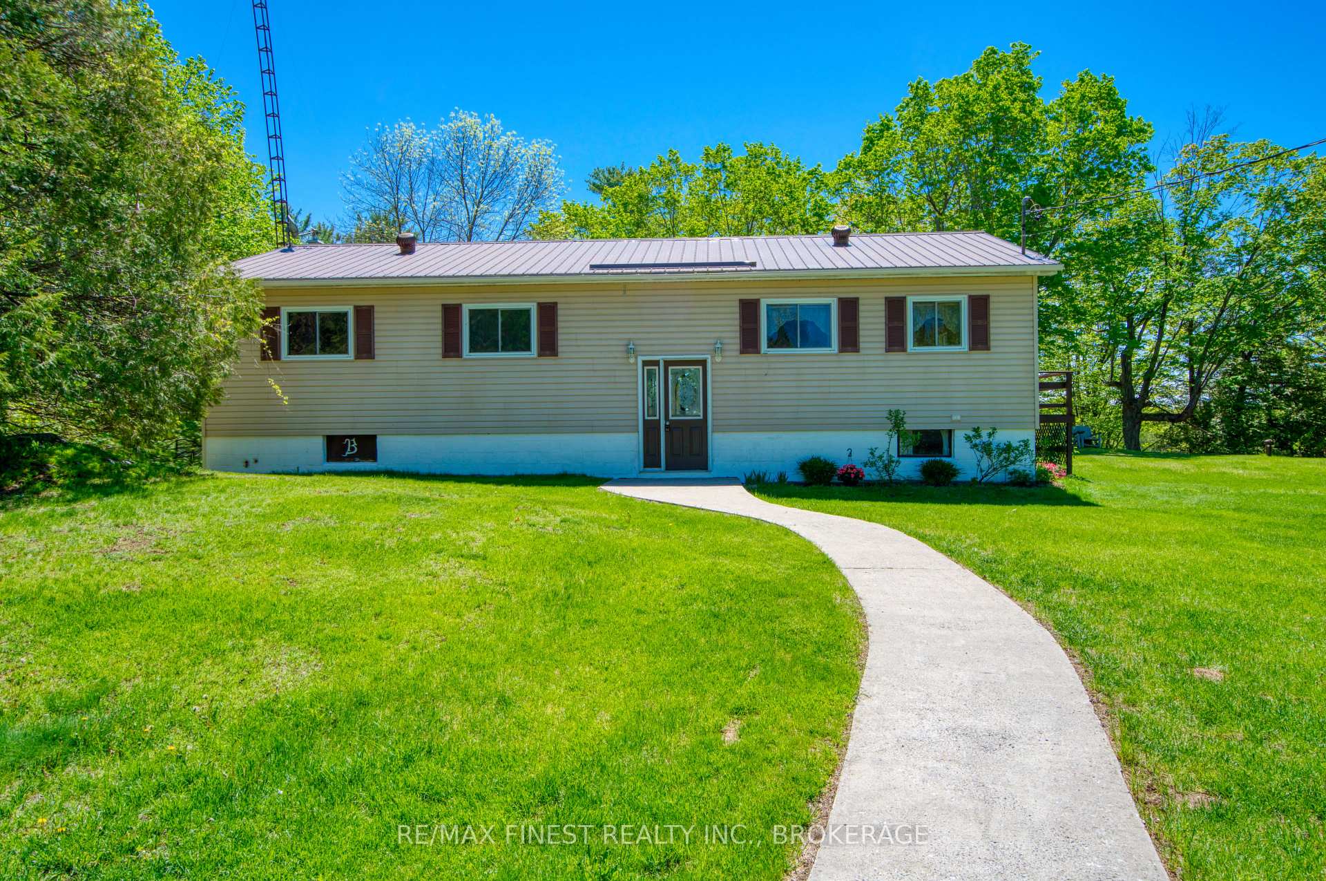 Photo of 1182 Clement Road