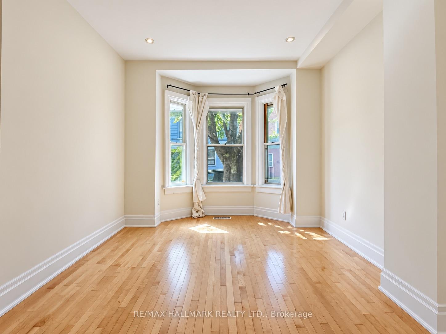 Photo 11 of 193 Boulton Avenue, Toronto, South Riverdale — HOMEH