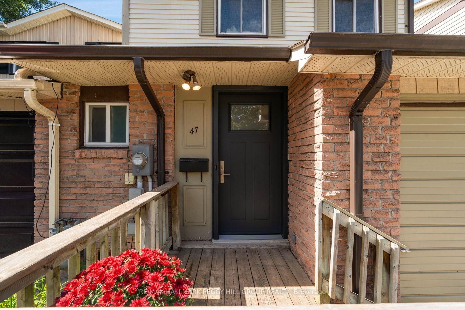 Photo 2 of 47 Kipling Place, Barrie, Letitia Heights — HOMEH