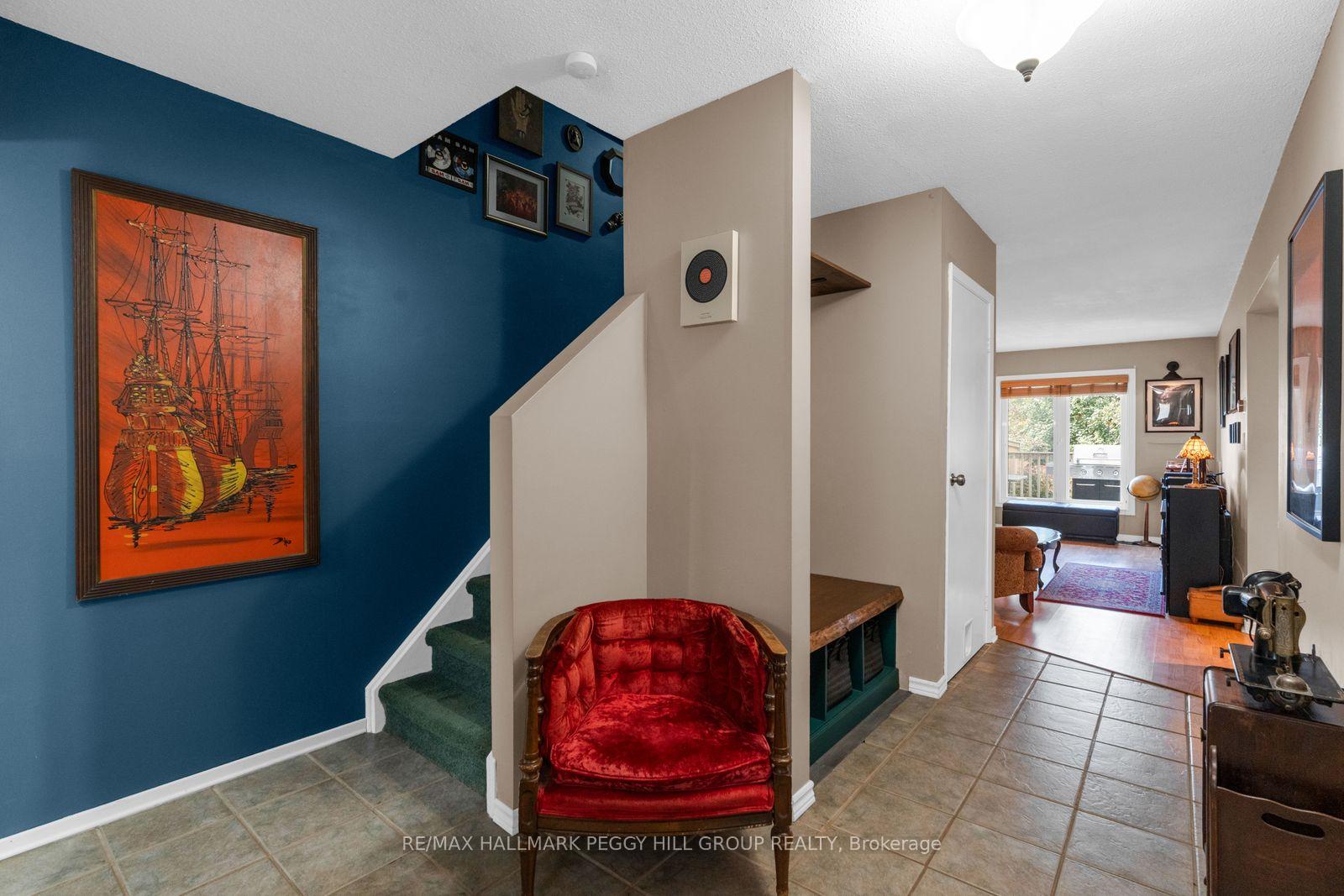 Photo 3 of 47 Kipling Place, Barrie, Letitia Heights — HOMEH