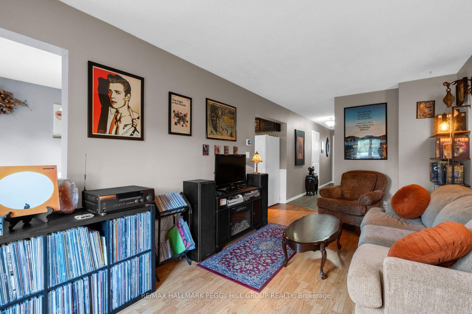 Photo 4 of 47 Kipling Place, Barrie, Letitia Heights — HOMEH
