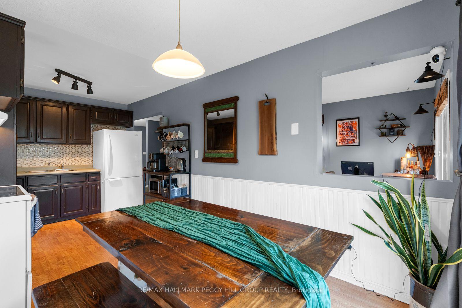 Photo 7 of 47 Kipling Place, Barrie, Letitia Heights — HOMEH