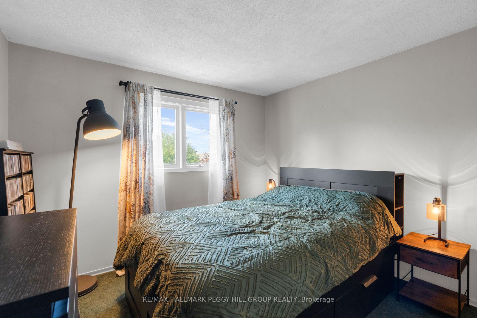Photo 9 of 47 Kipling Place, Barrie, Letitia Heights — HOMEH