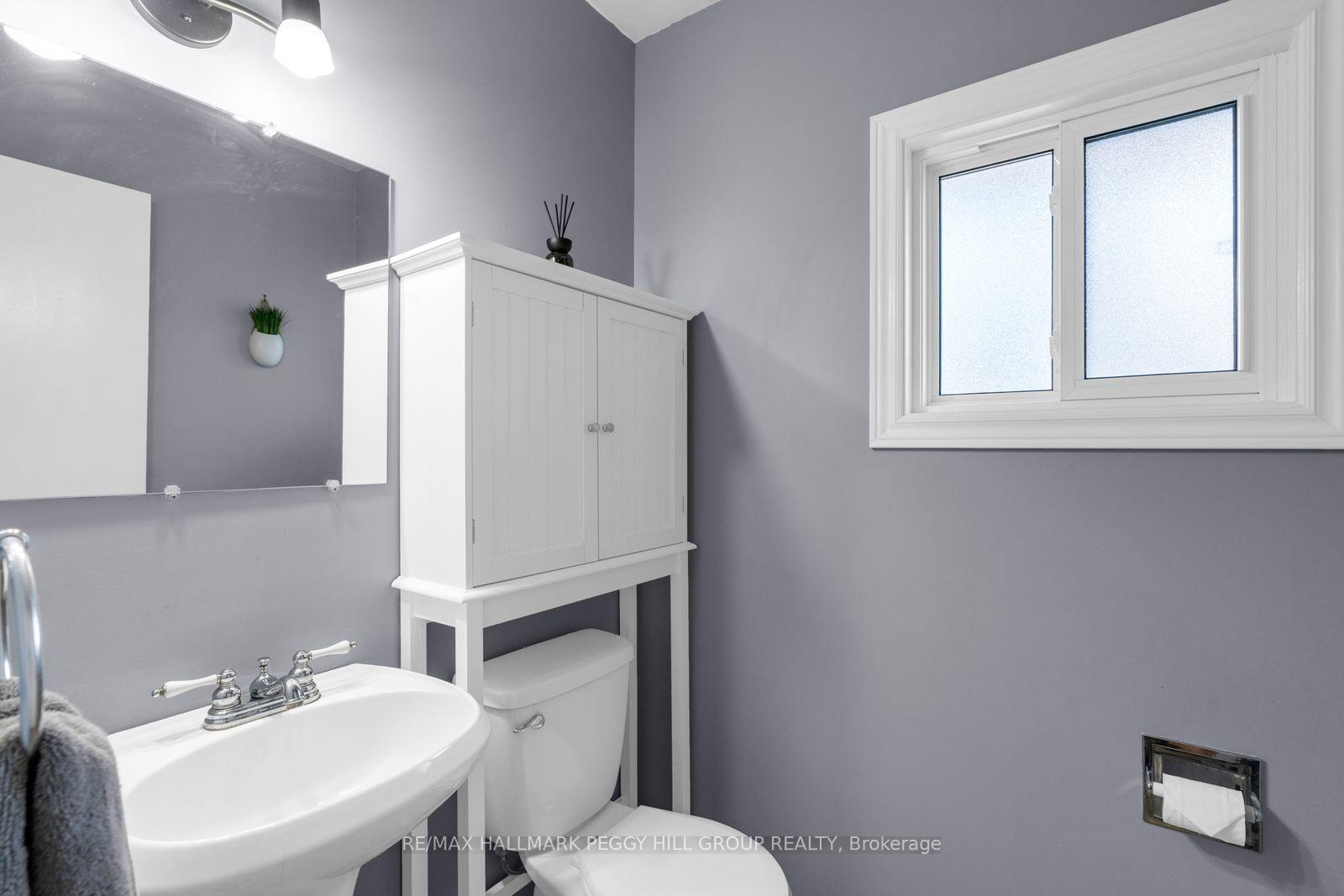 Photo 11 of 47 Kipling Place, Barrie, Letitia Heights — HOMEH