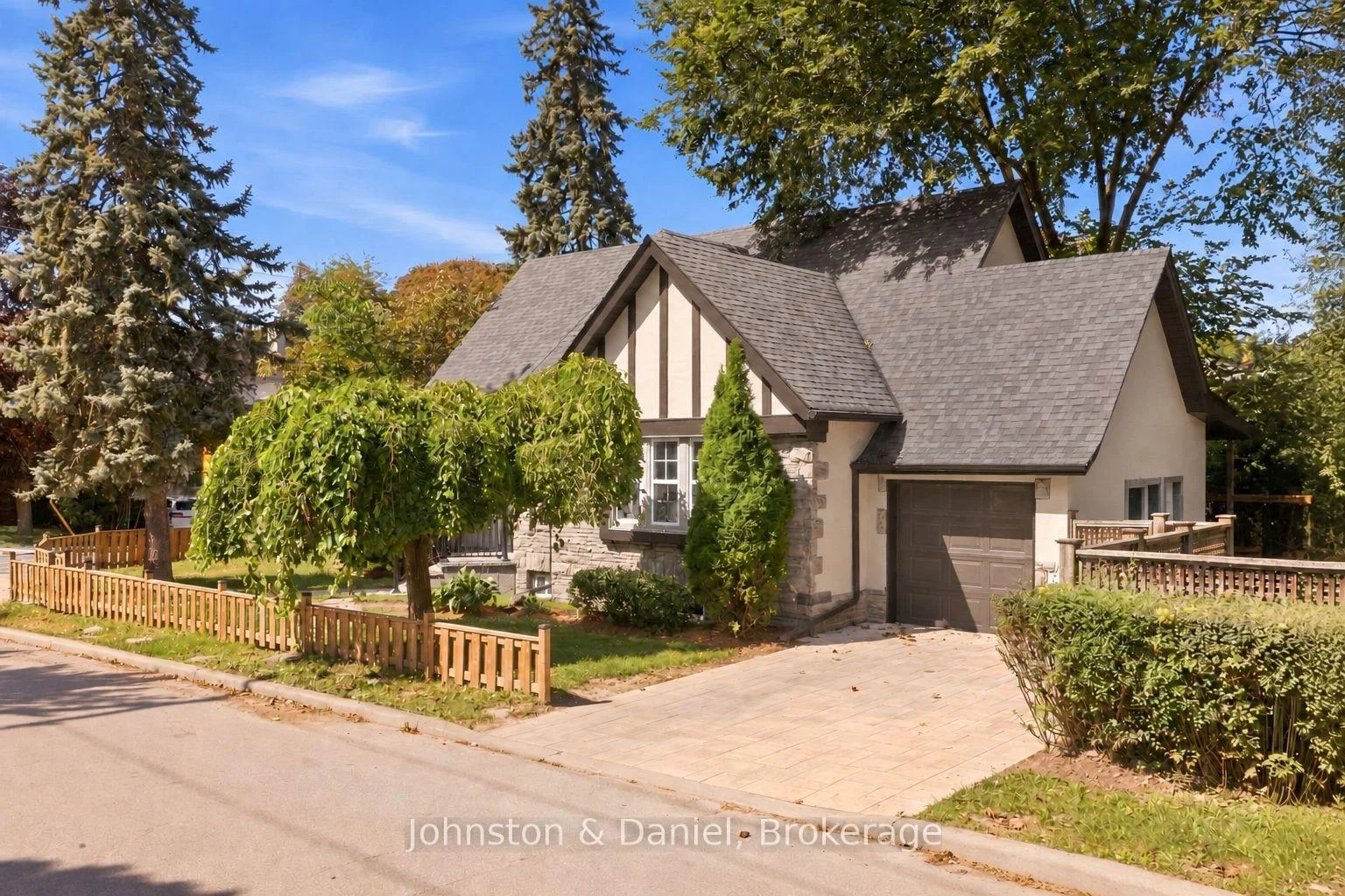Front of 169 Glen Cedar Road