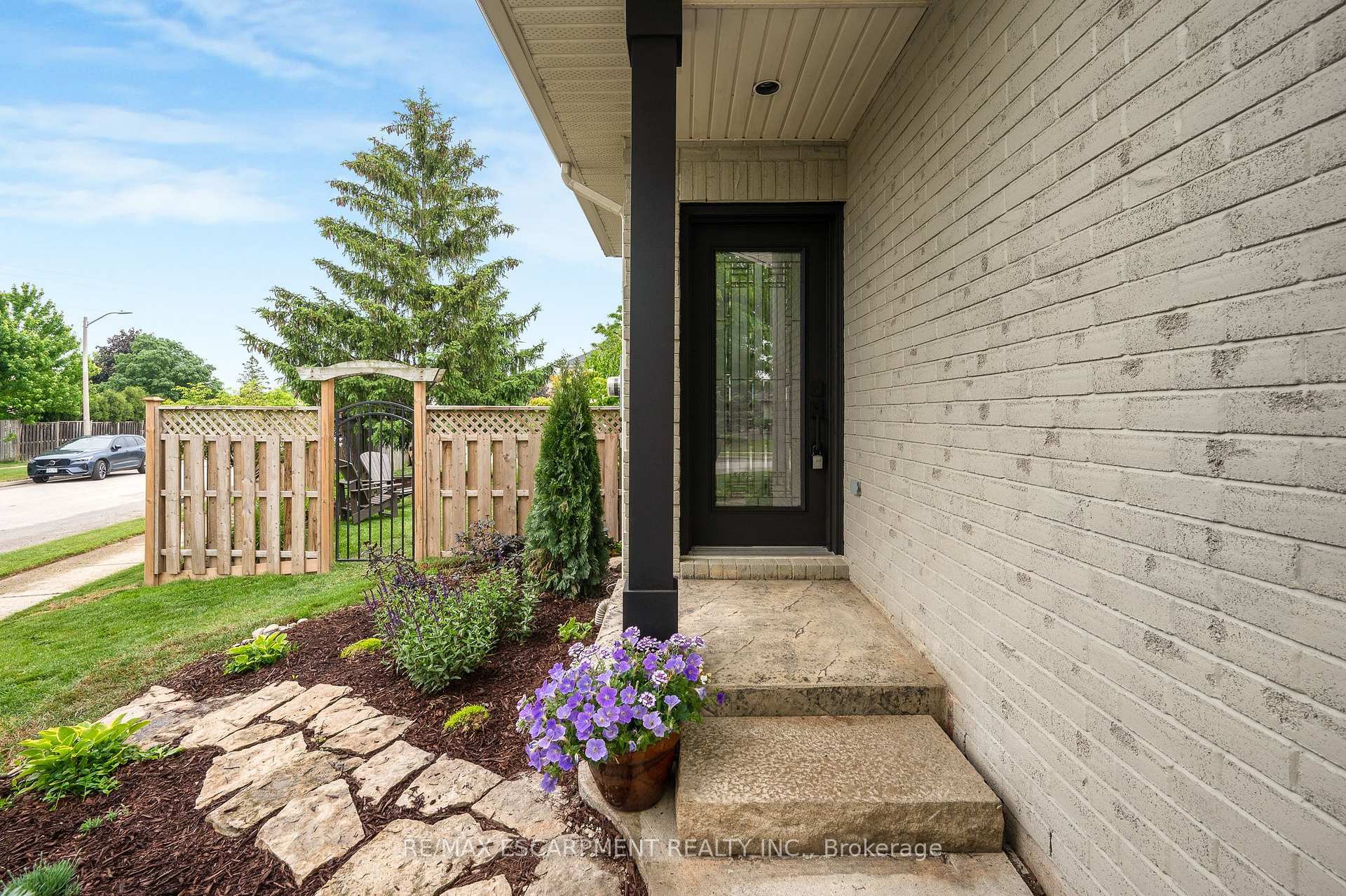 Photo 3 of 4014 Jarvis Crescent, Burlington, Rose — HOMEH