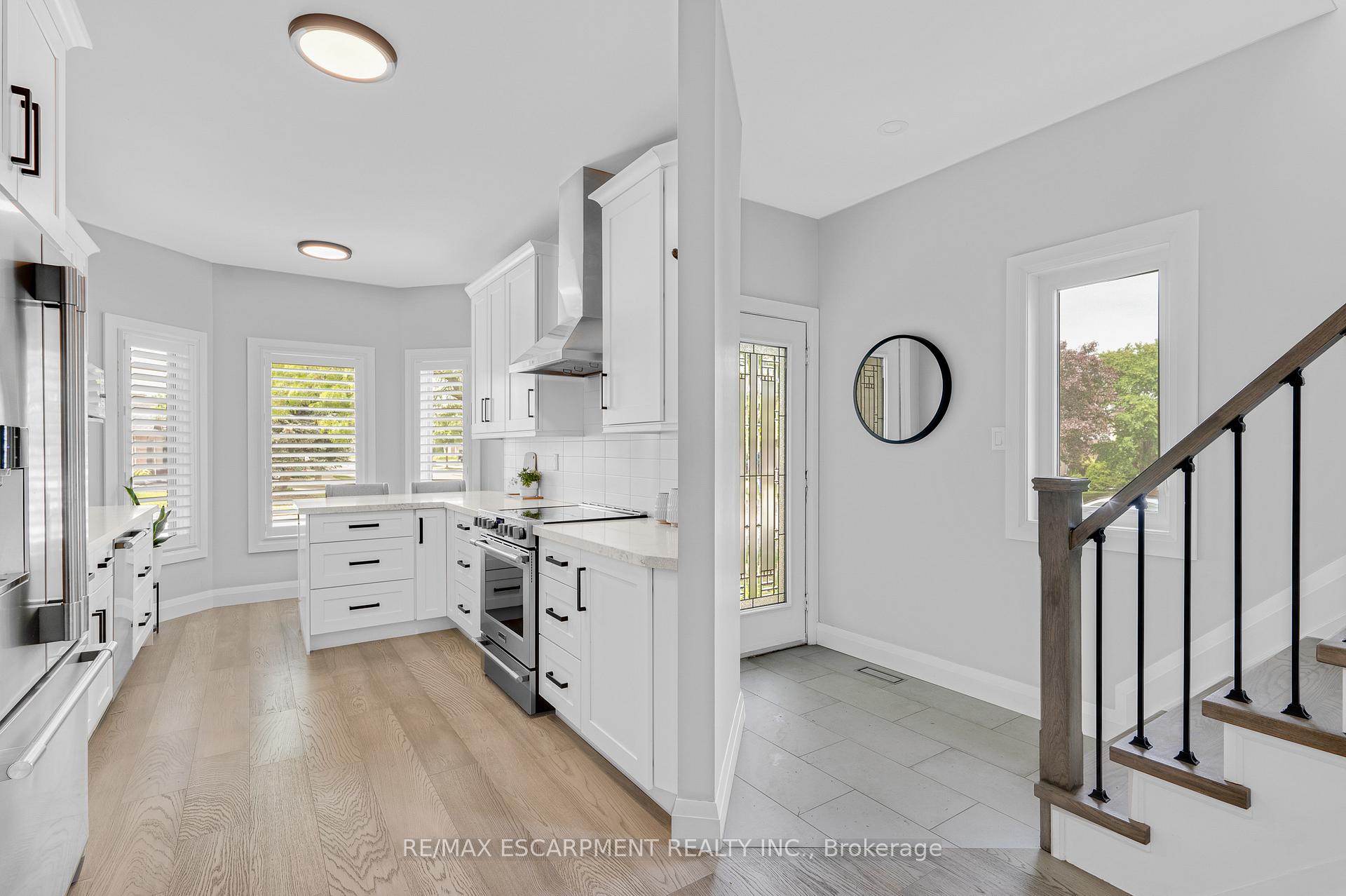 Photo 5 of 4014 Jarvis Crescent, Burlington, Rose — HOMEH
