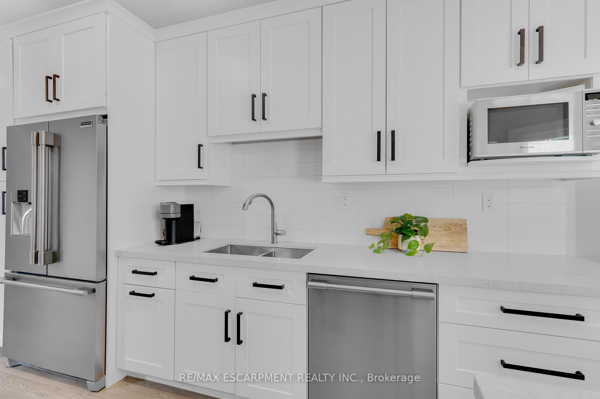 Photo 6 of 4014 Jarvis Crescent, Burlington, Rose — HOMEH