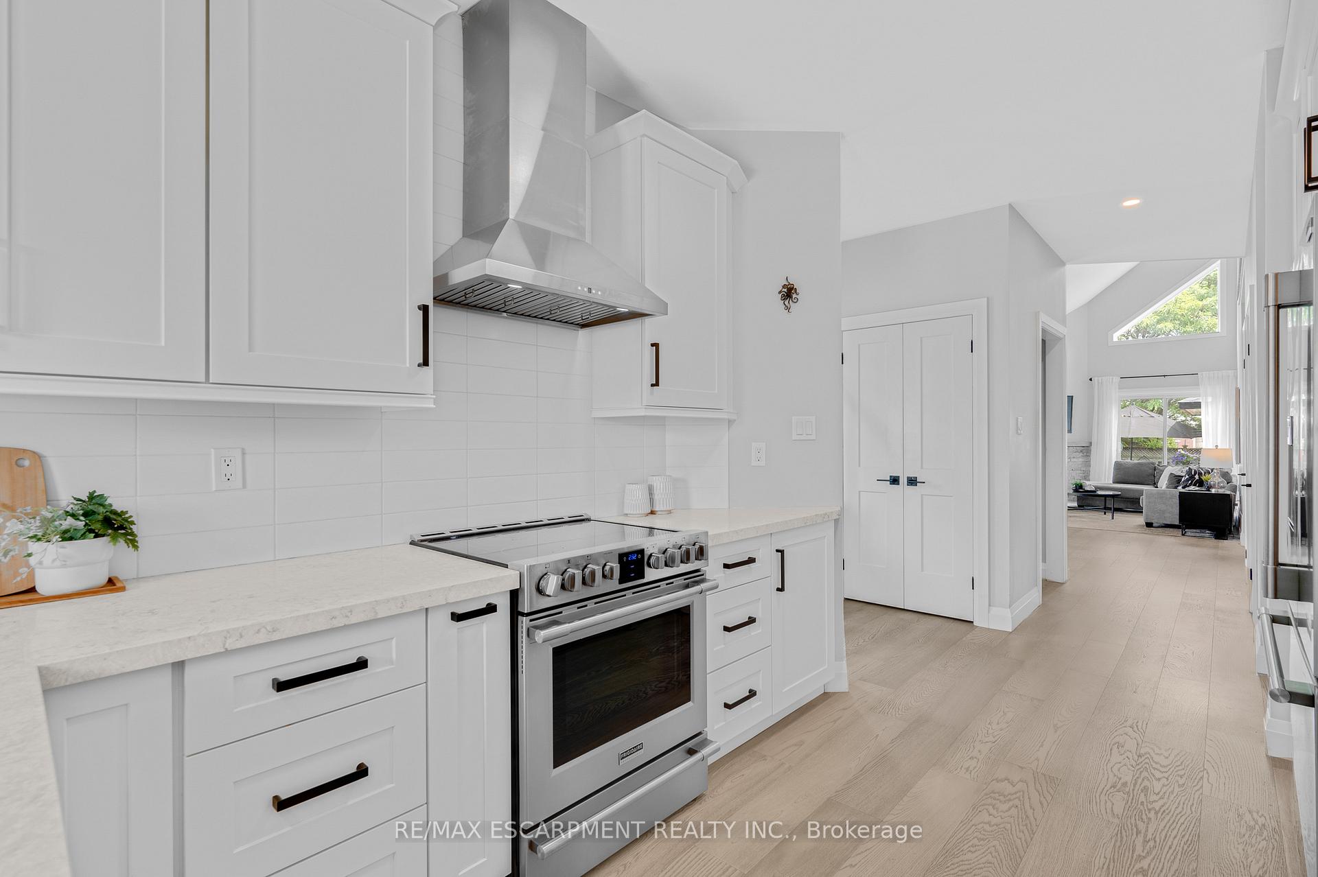 Photo 7 of 4014 Jarvis Crescent, Burlington, Rose — HOMEH