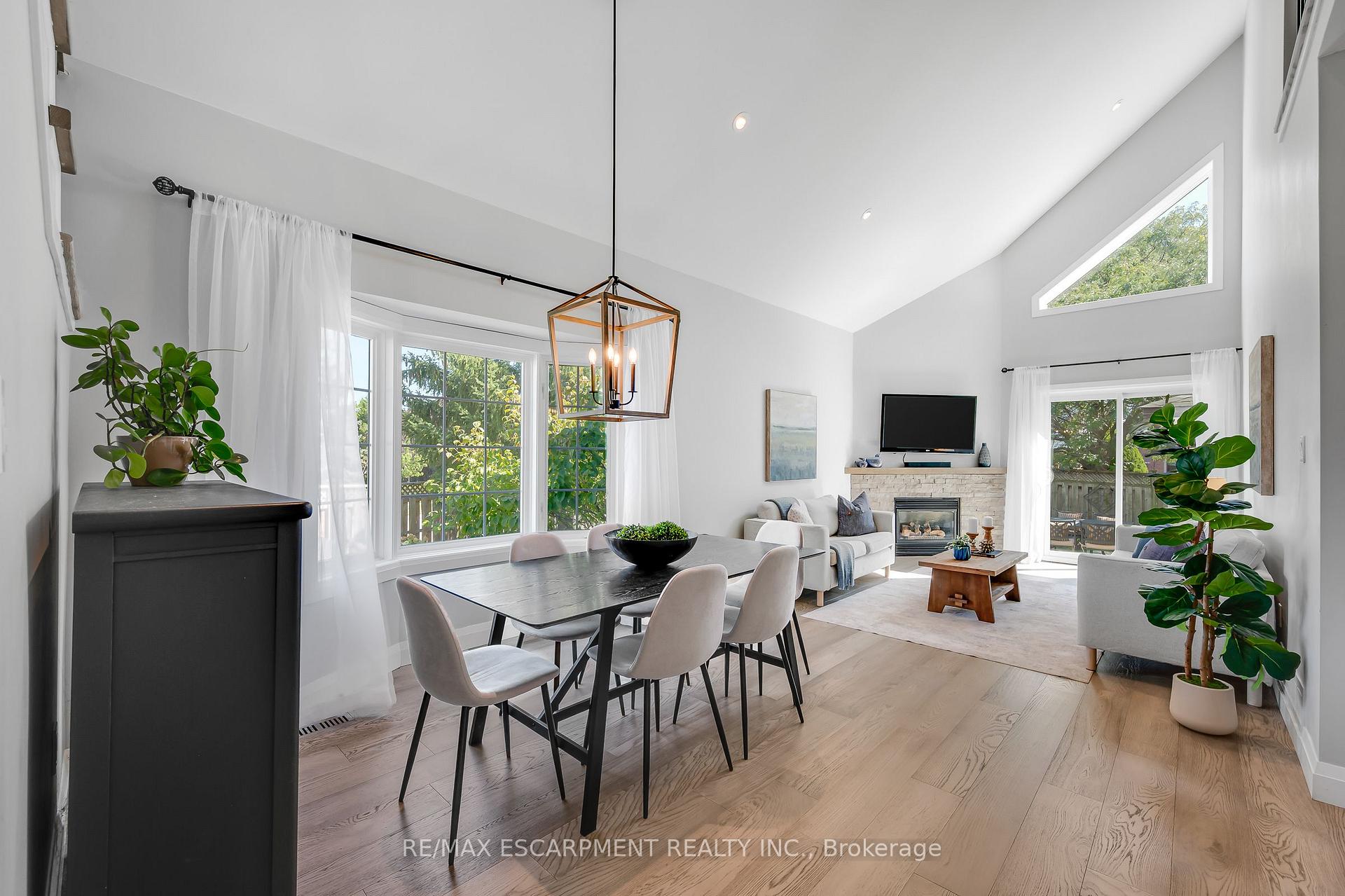 Photo 10 of 4014 Jarvis Crescent, Burlington, Rose — HOMEH