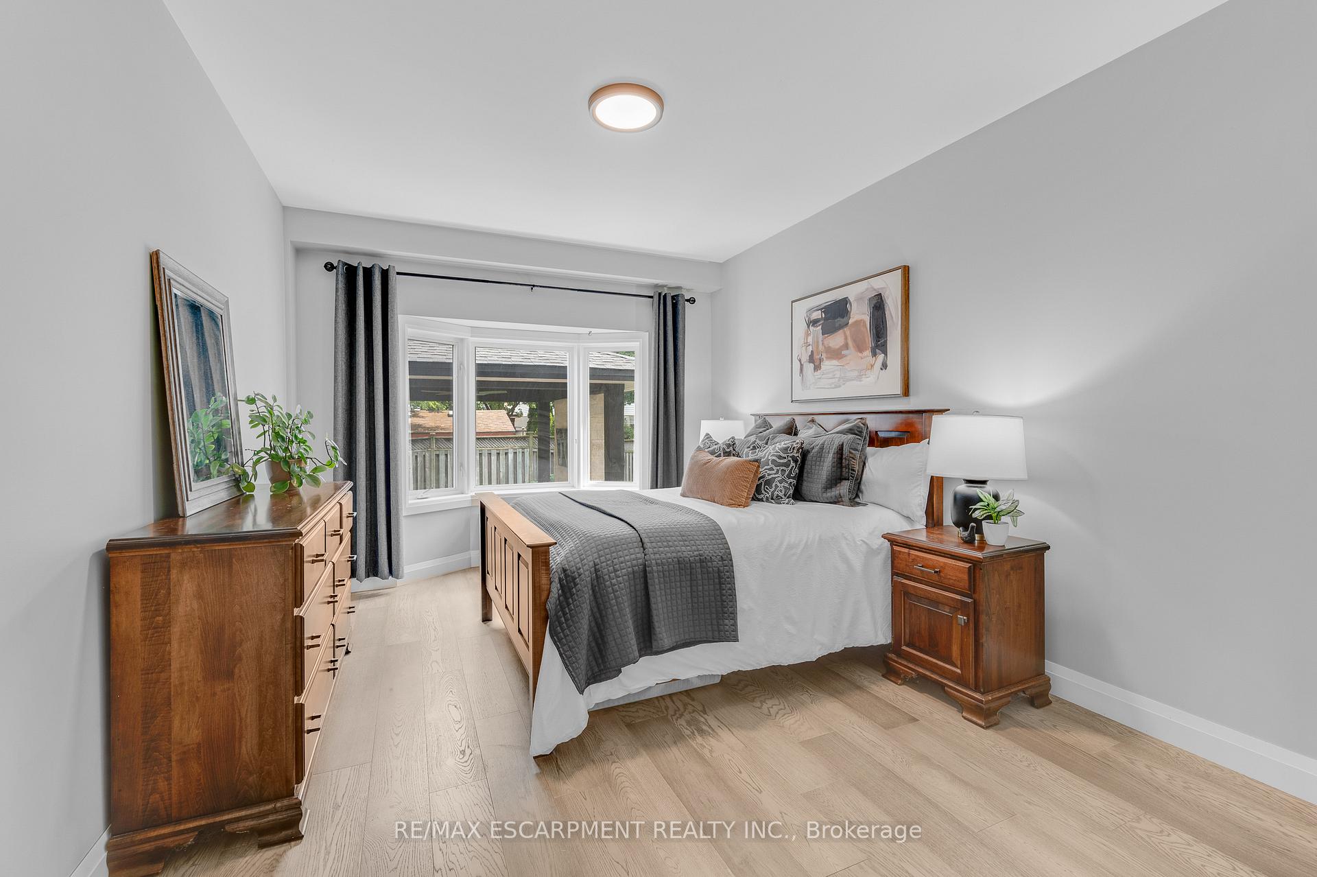 Photo 16 of 4014 Jarvis Crescent, Burlington, Rose — HOMEH