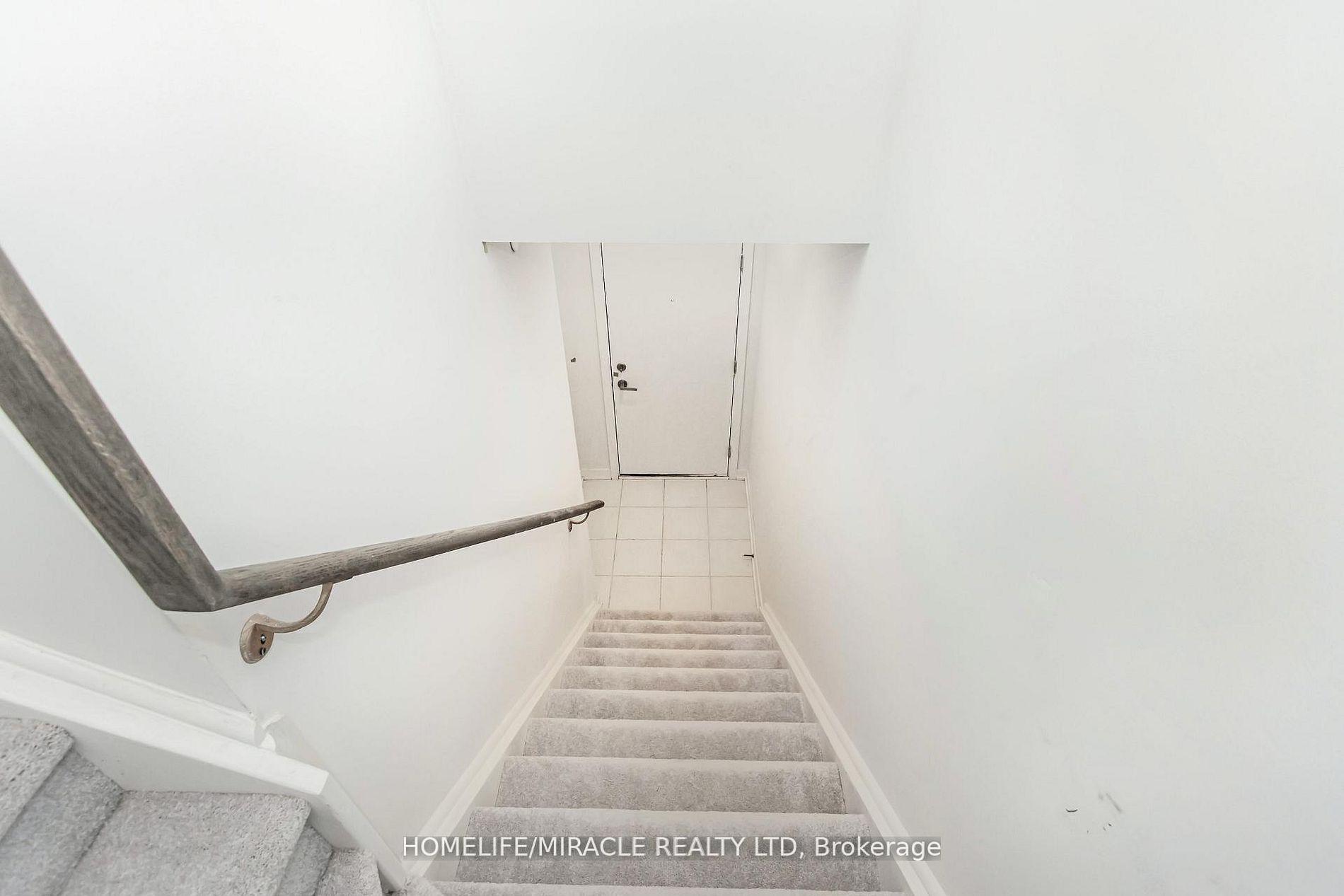 Photo 4 of Unit 16, 3415 Ridgeway Drive, Mississauga, Erin Mills — HOMEH