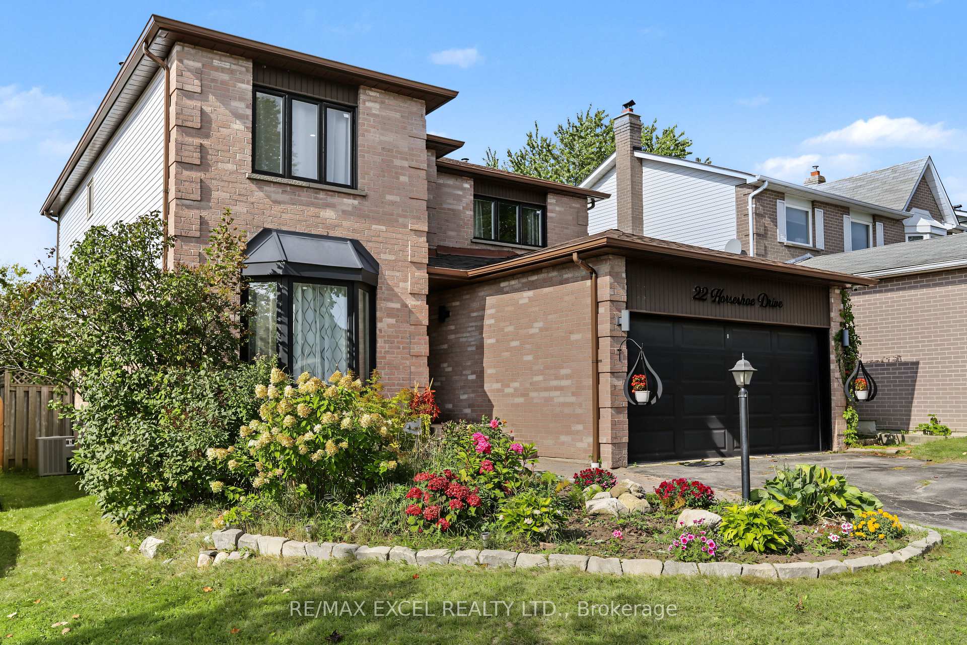 Photo 2 of 22 Horseshoe Drive, Whitby, Blue Grass Meadows — HOMEH