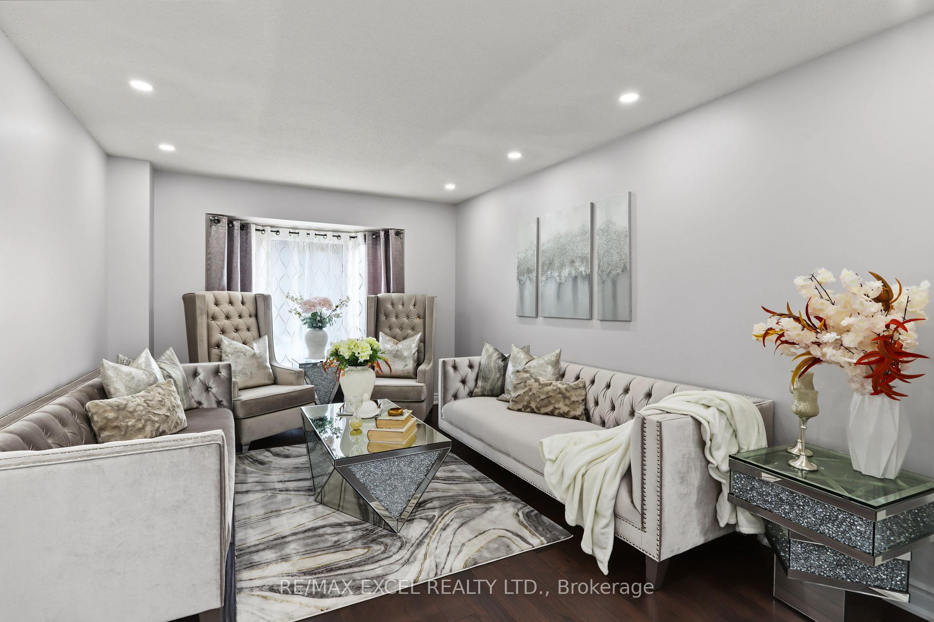 Photo 6 of 22 Horseshoe Drive, Whitby, Blue Grass Meadows — HOMEH