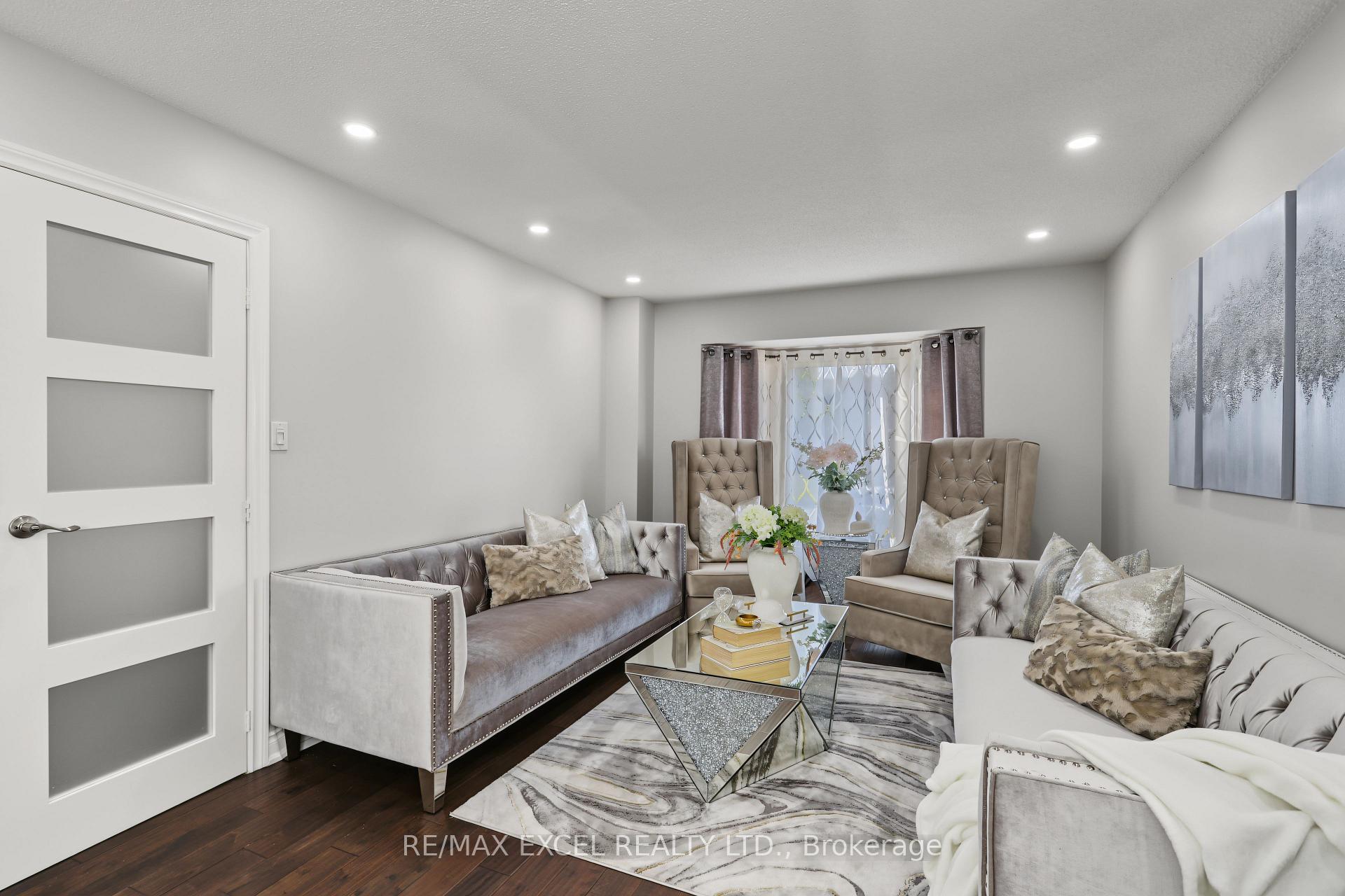 Photo 7 of 22 Horseshoe Drive, Whitby, Blue Grass Meadows — HOMEH