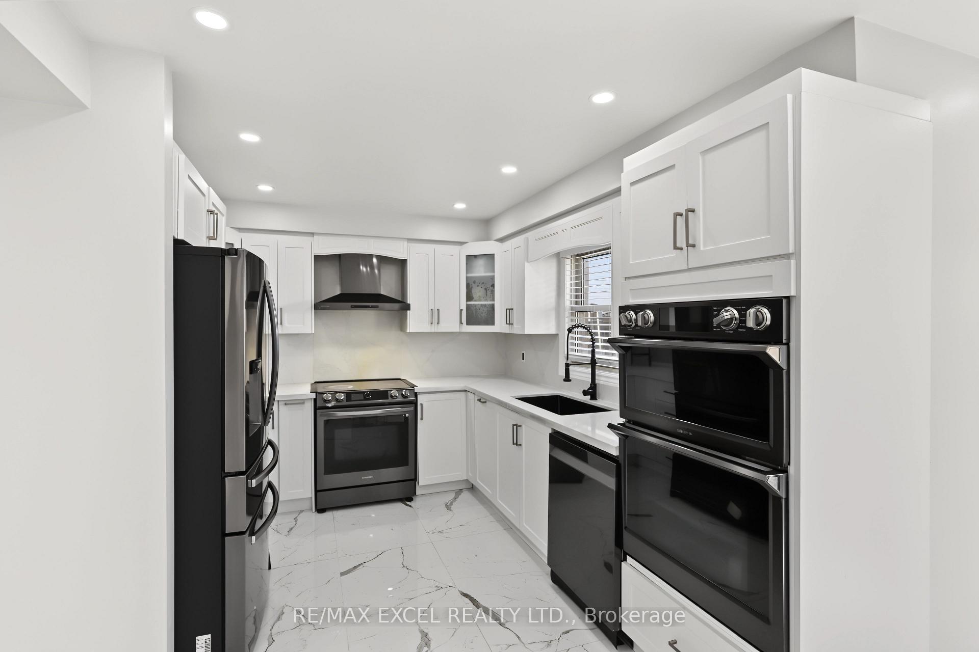 Photo 11 of 22 Horseshoe Drive, Whitby, Blue Grass Meadows — HOMEH