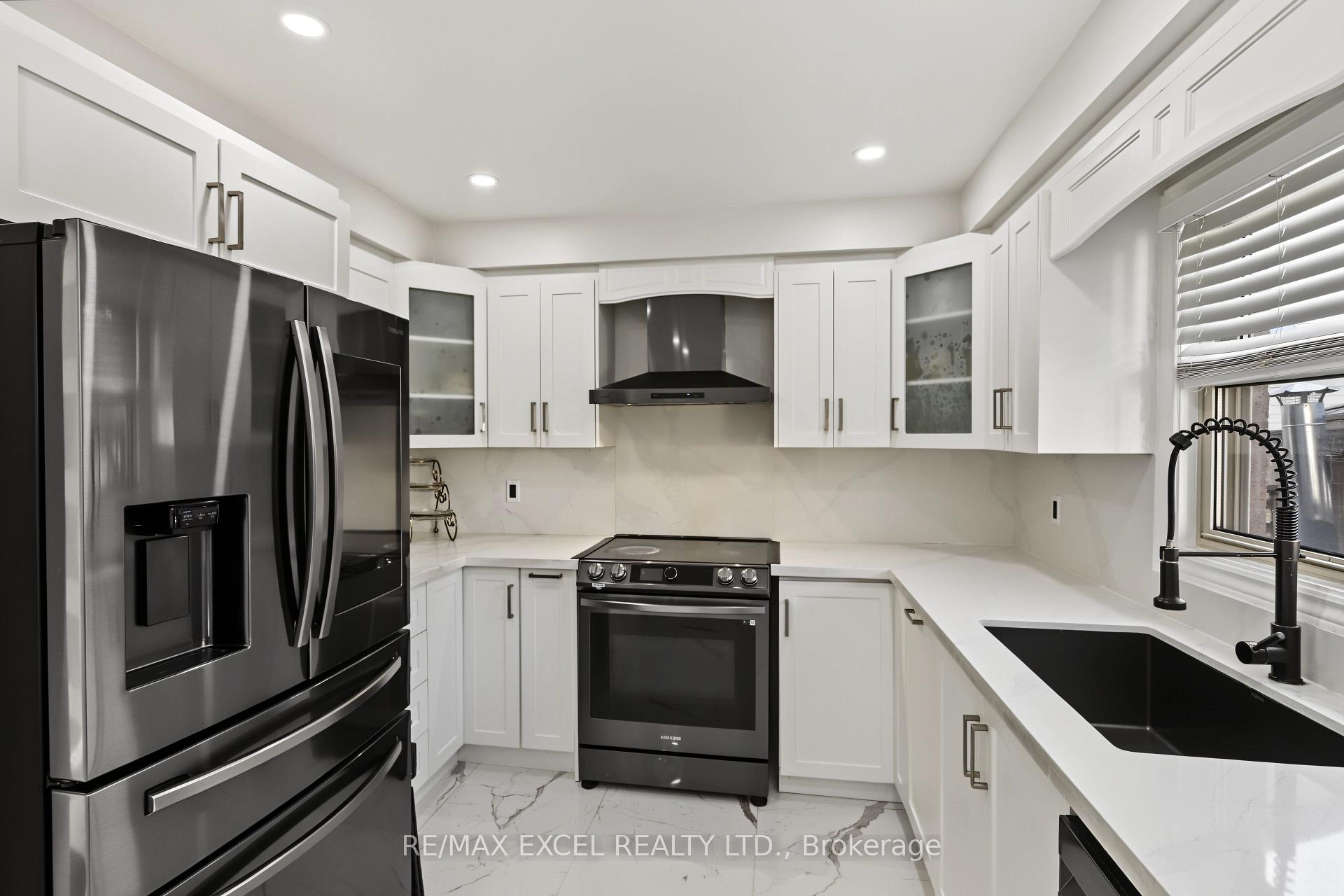 Photo 12 of 22 Horseshoe Drive, Whitby, Blue Grass Meadows — HOMEH