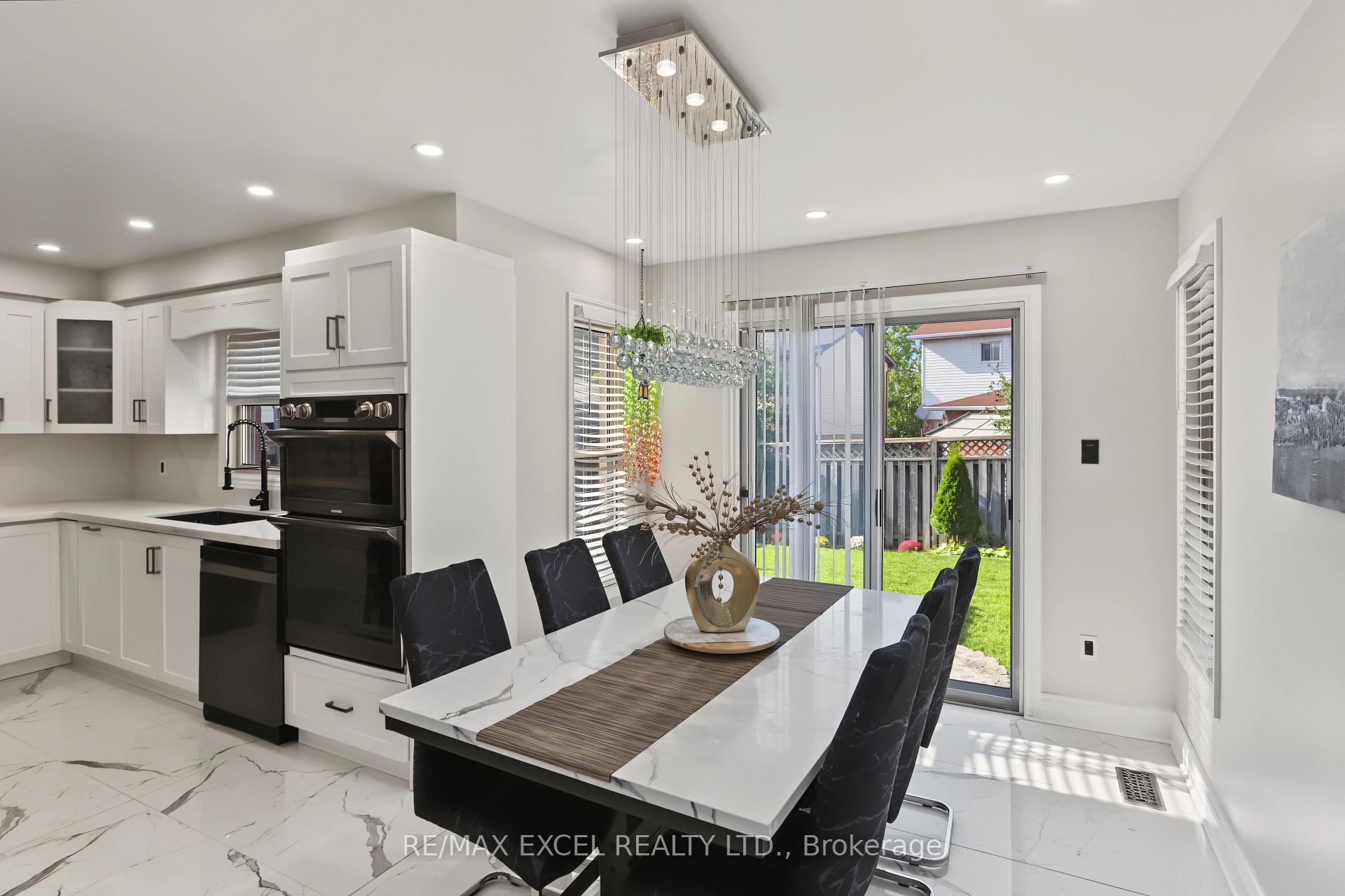 Photo 14 of 22 Horseshoe Drive, Whitby, Blue Grass Meadows — HOMEH