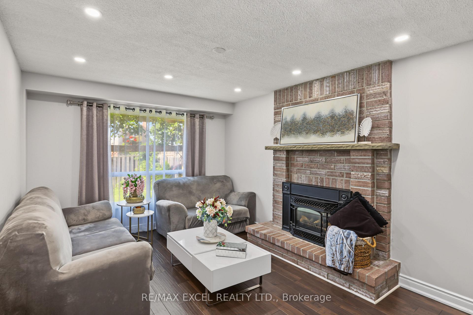 Photo 16 of 22 Horseshoe Drive, Whitby, Blue Grass Meadows — HOMEH