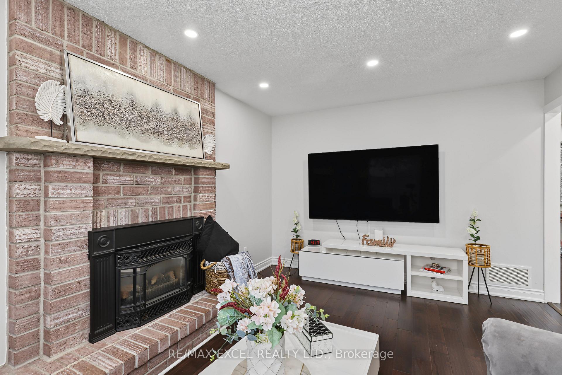 Photo 17 of 22 Horseshoe Drive, Whitby, Blue Grass Meadows — HOMEH