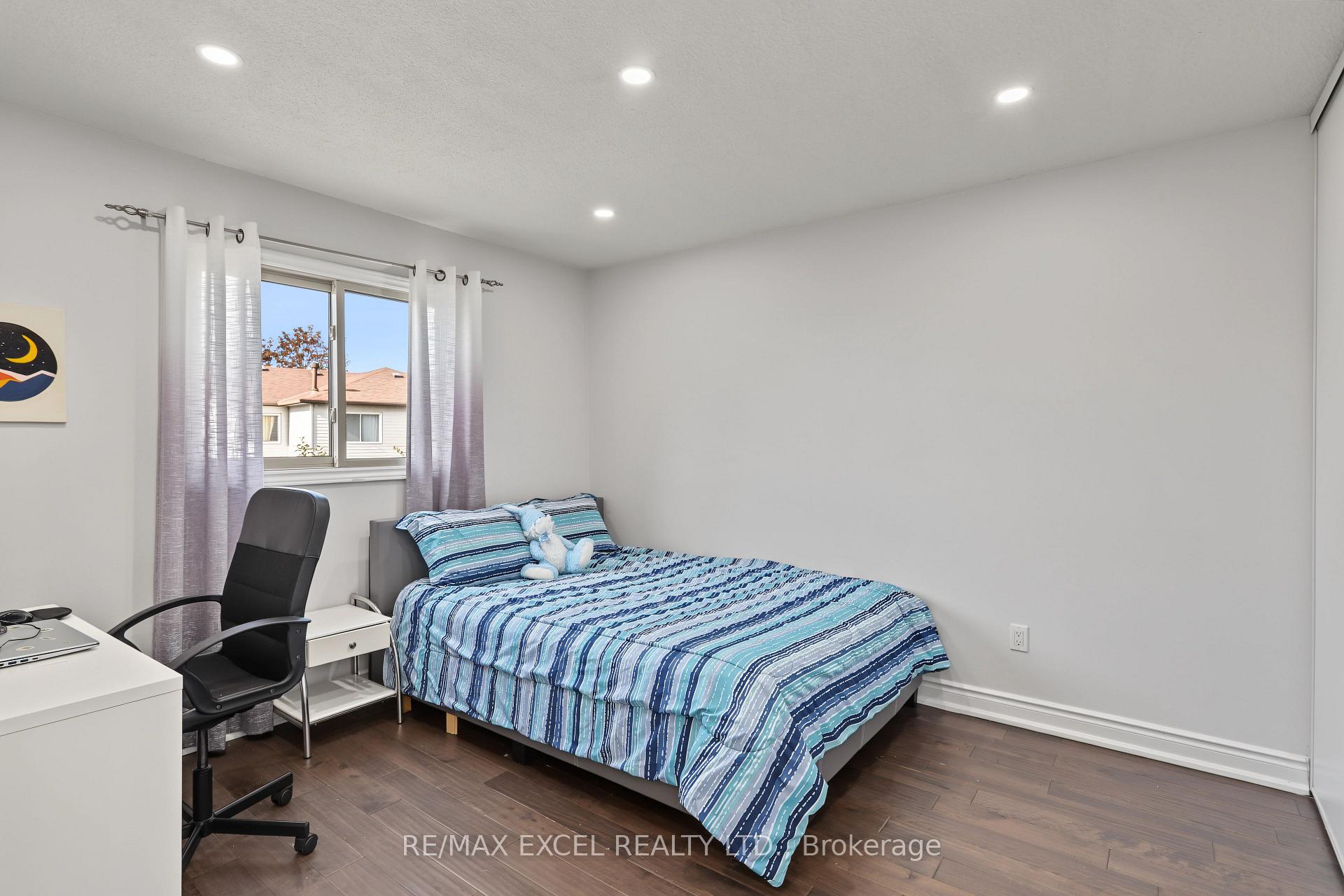 Photo 23 of 22 Horseshoe Drive, Whitby, Blue Grass Meadows — HOMEH