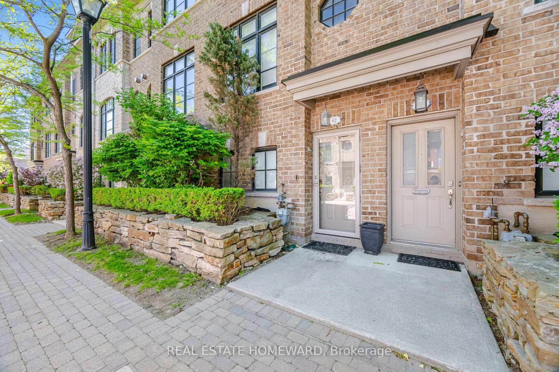 Photo 4 of 62 Cormier Heights, Etobicoke, Mimico — HOMEH