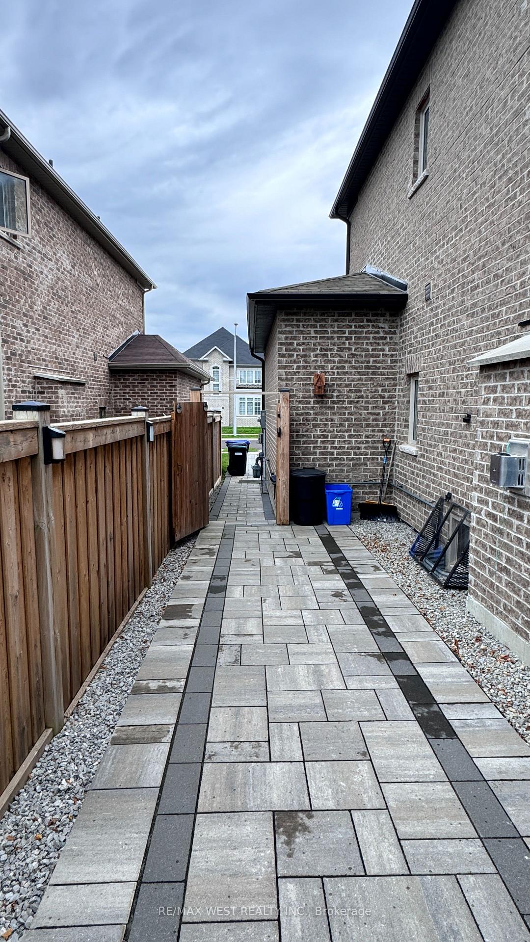 Photo 11 of 1805 Emberton Way, Innisfil, Alcona — HOMEH