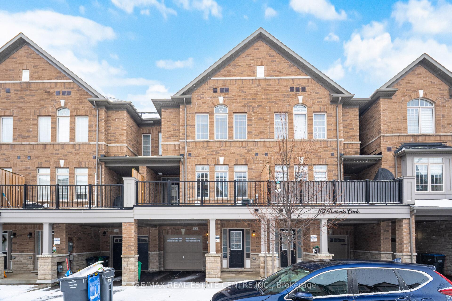 Photo 3 of 109 Fruitvale Circle, Brampton, Northwest Brampton — HOMEH