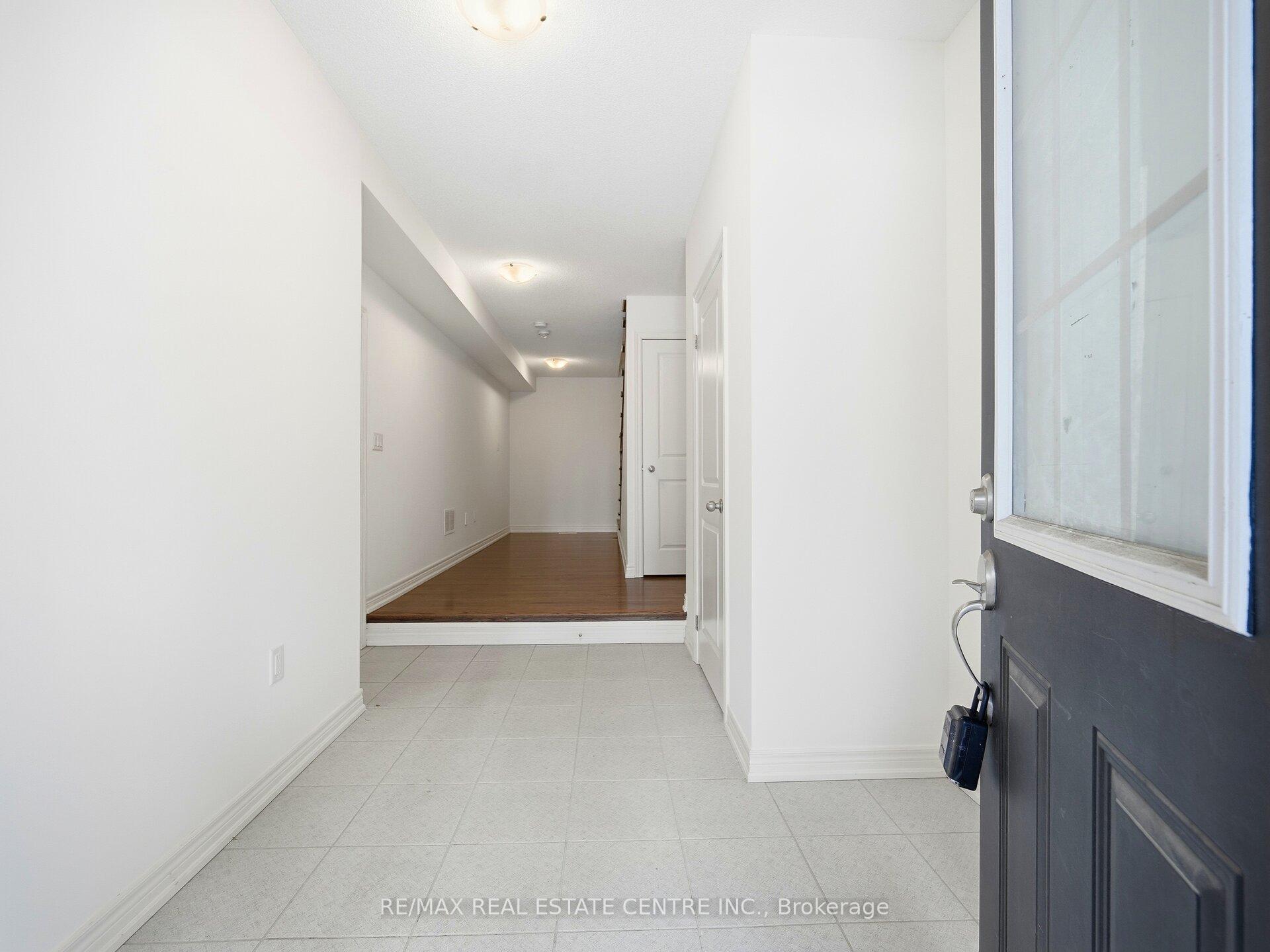 Photo 7 of 109 Fruitvale Circle, Brampton, Northwest Brampton — HOMEH