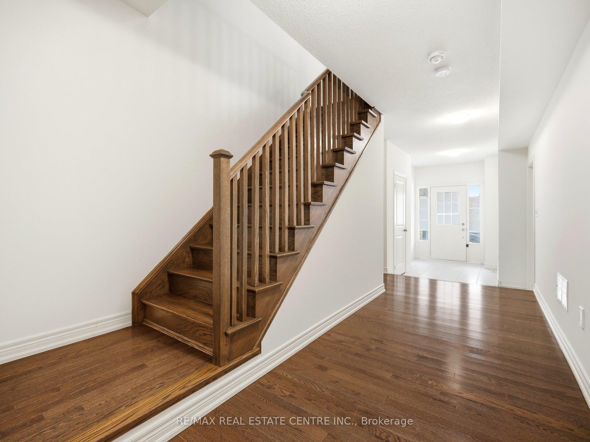 Photo 8 of 109 Fruitvale Circle, Brampton, Northwest Brampton — HOMEH