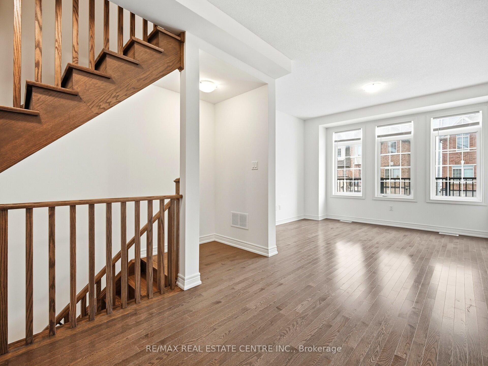 Photo 9 of 109 Fruitvale Circle, Brampton, Northwest Brampton — HOMEH